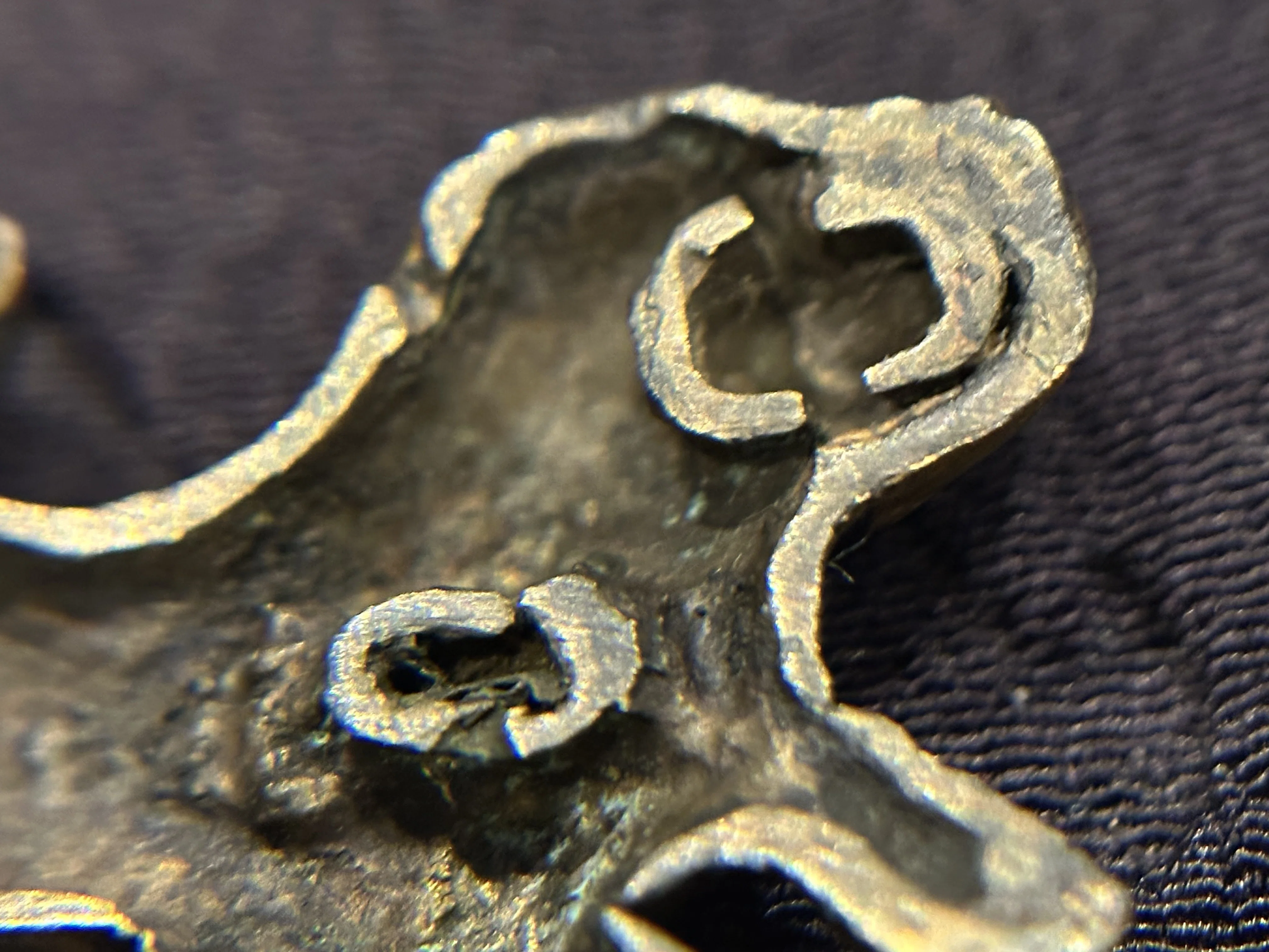 蝦夷目貫⑪ 一匹獅子目貫（四分一地） 2つ根構造における新発見？｜刀