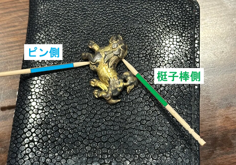 蝦夷目貫⑪ 一匹獅子目貫（四分一地） 2つ根構造における新発見？｜刀