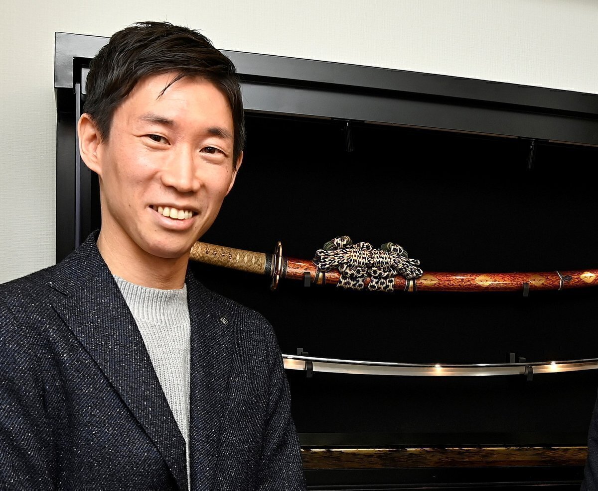 蝦夷目貫⑪ 一匹獅子目貫（四分一地） 2つ根構造における新発見