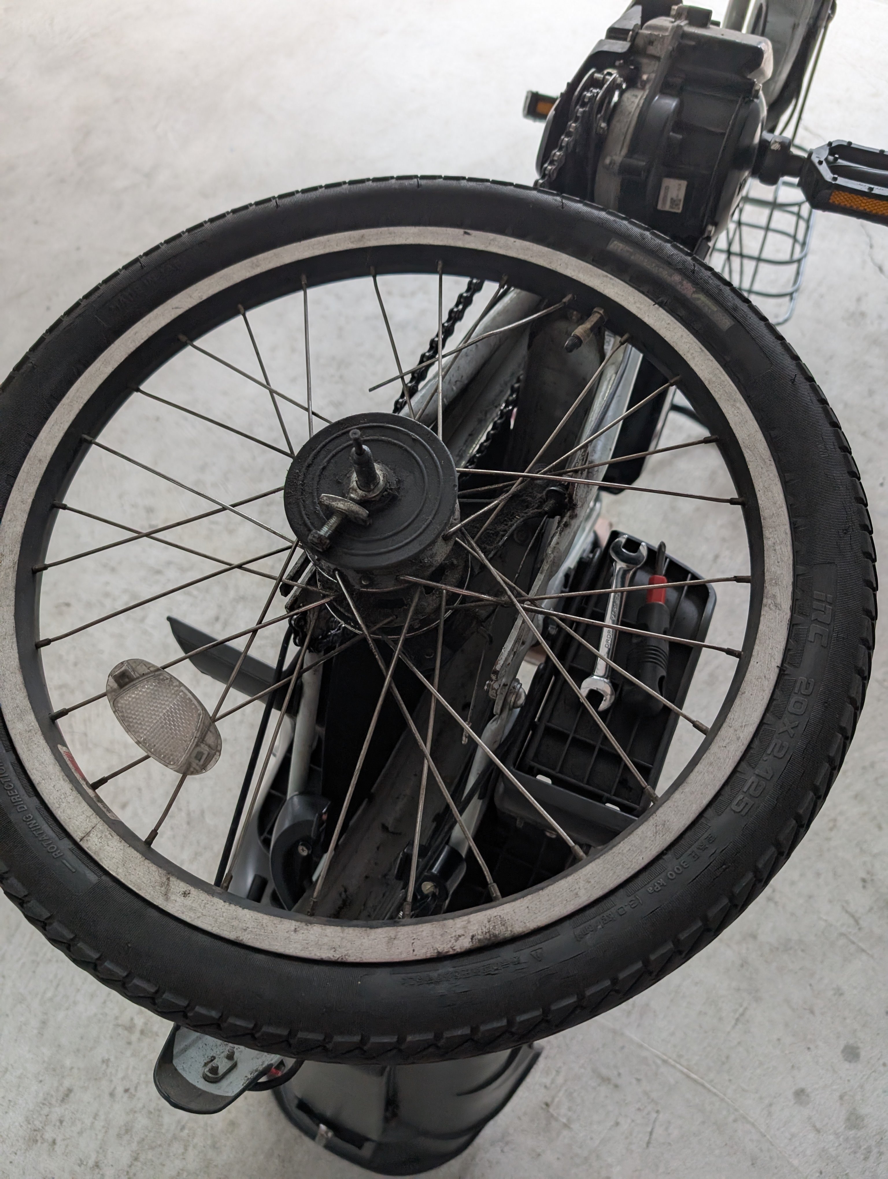 「高評価！」注目のレビュ 節約DIY】電動アシスト自転車の後輪タイヤ交換、業者に頼まず 自転車本体