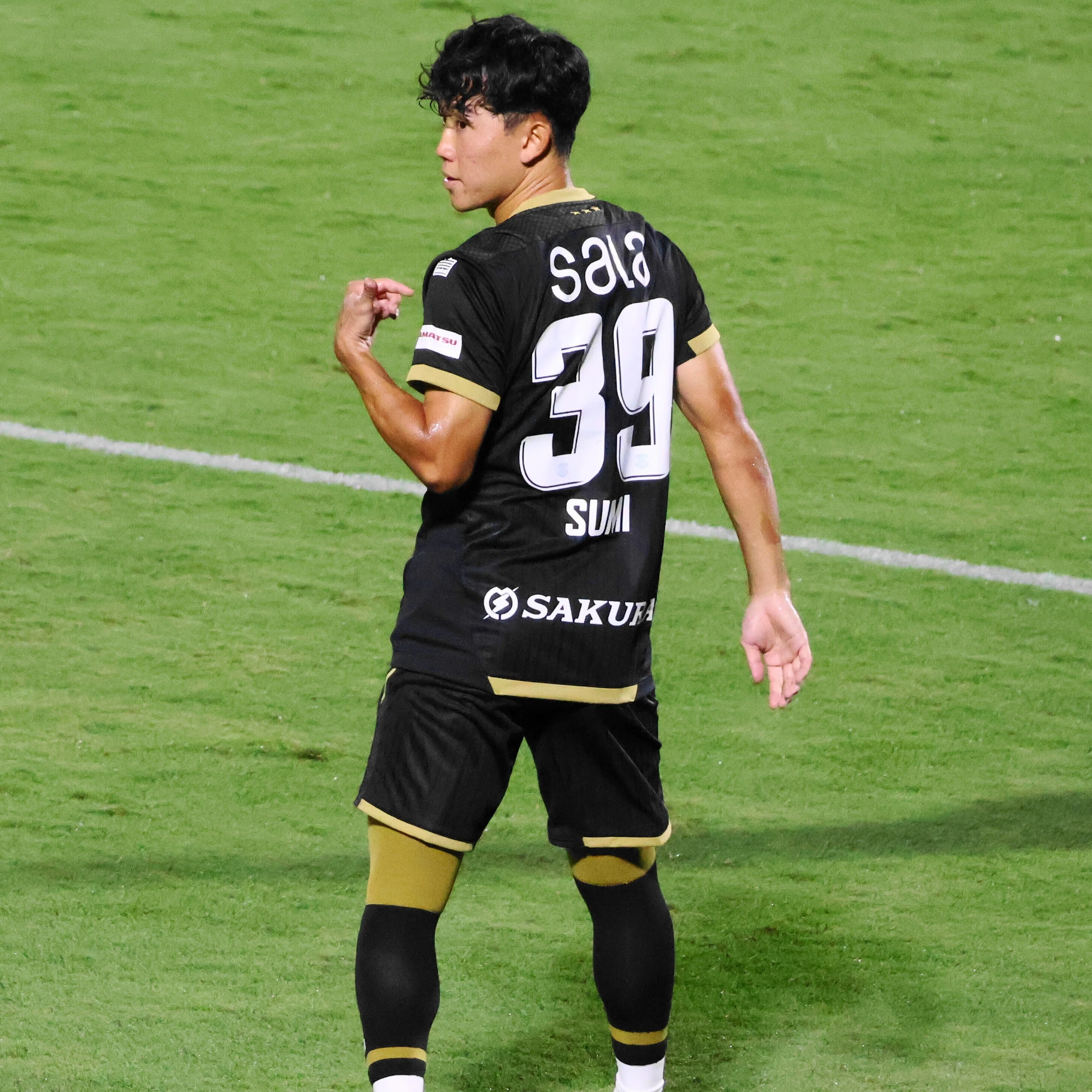 背中で魅せるジュビロ磐田！この一瞬、エモすぎる。｜神田川_
