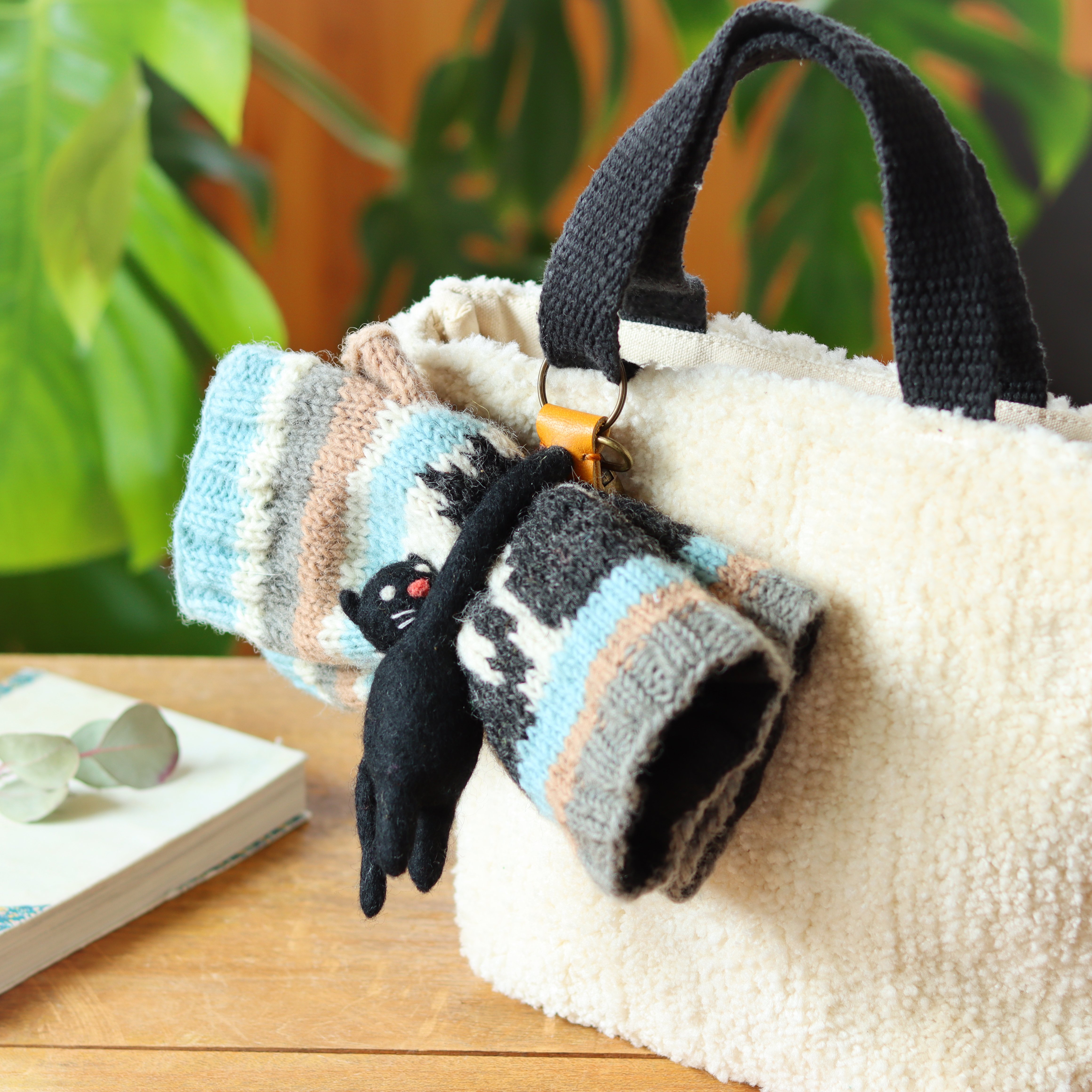 ネパール】フェルト｜トモ・コーポレーション（雑貨衣料卸売）