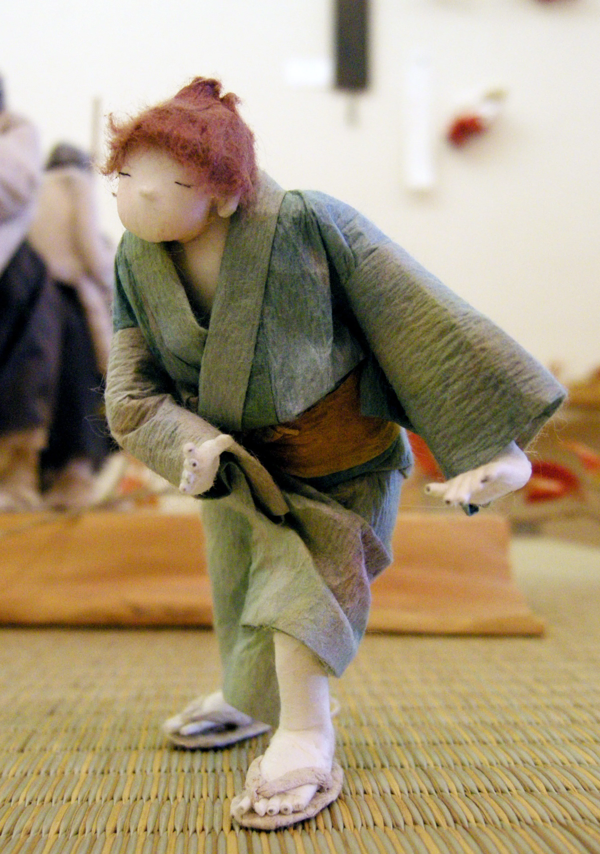 徳地和紙を使った人形作家、富永嘉子先生作品「紙人」2｜芸文道