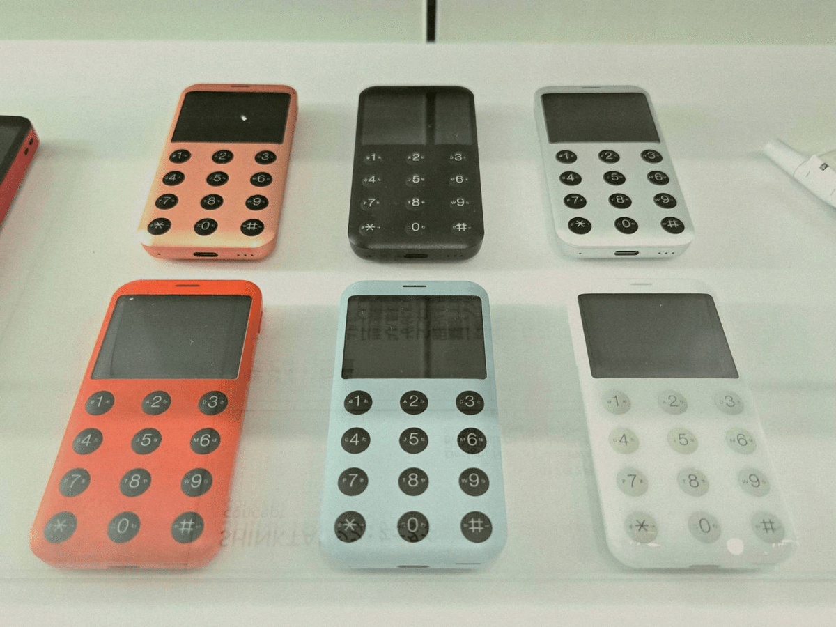 IDO時代の貴重な未使用ガラケー IDO時代の貴重な未使用ガラケー 携帯電話史に名を刻んだ