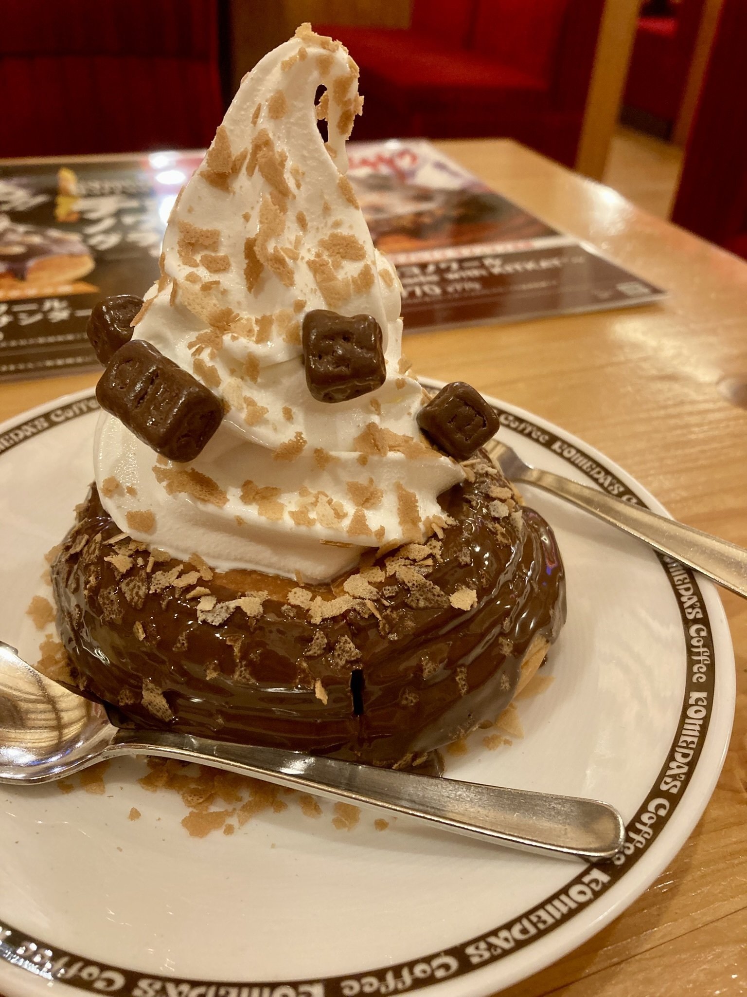 コメダ珈琲店】チョコノワール対決！ブラックサンダーVSキット