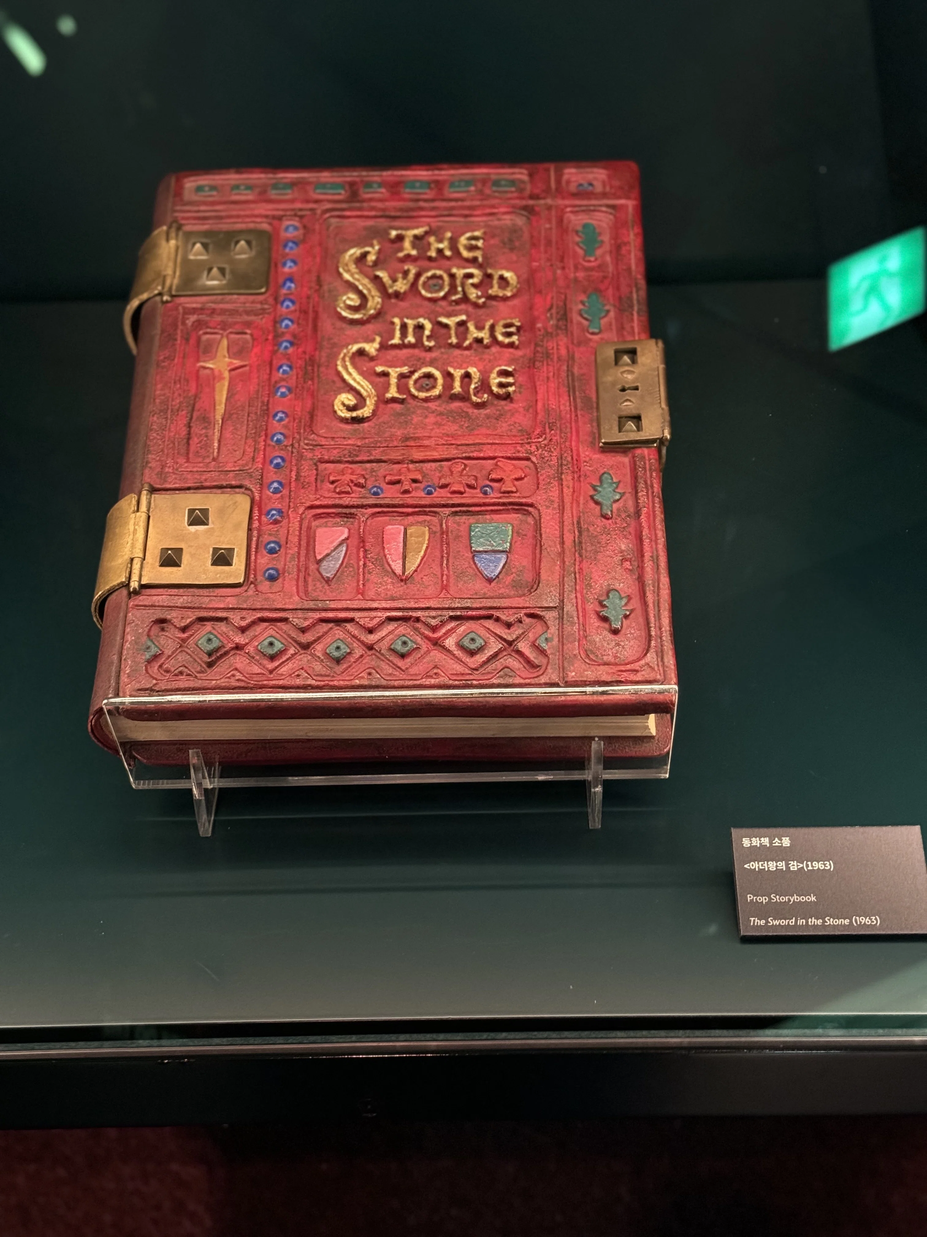 Disney 100 the Exhibition カタログブック Disney 100 the Exhibition