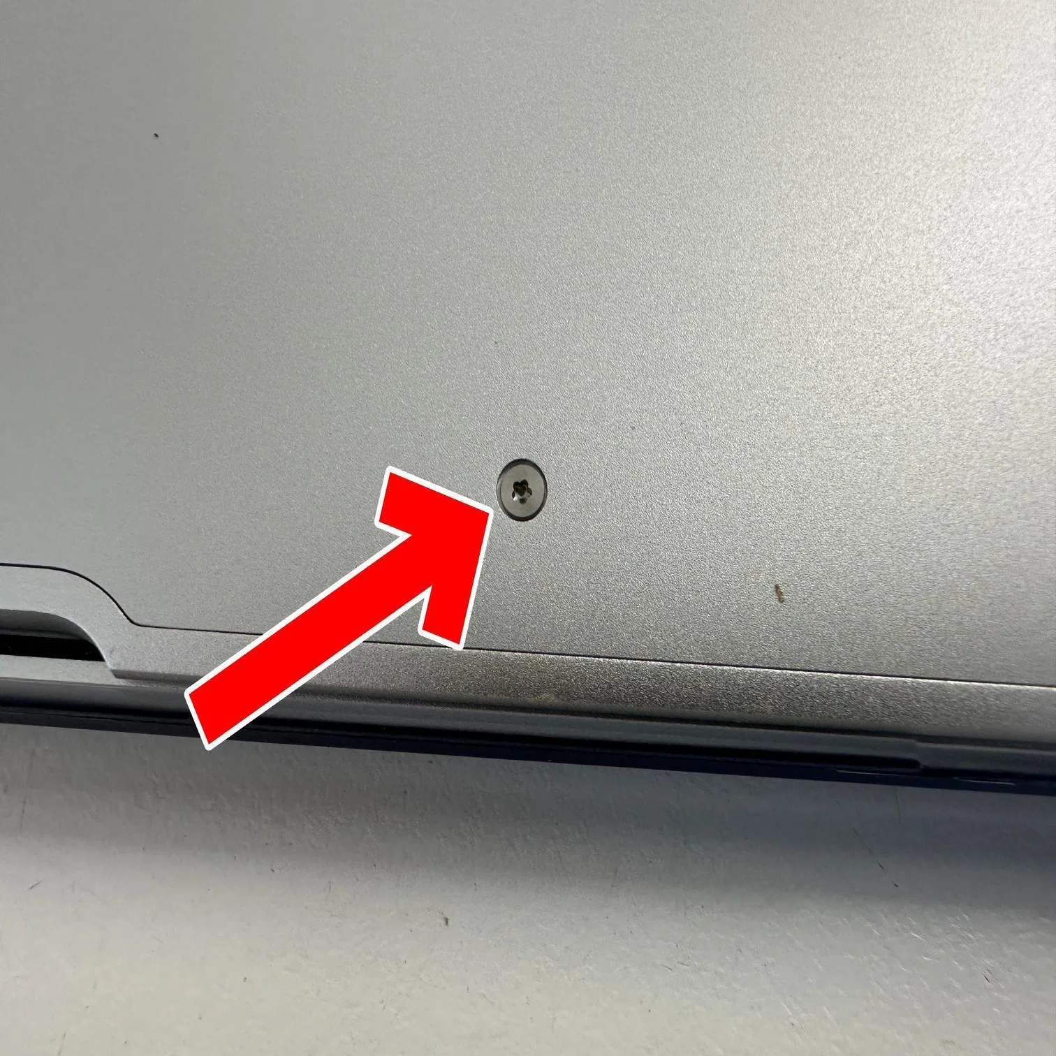 MacBook Air 13inch(2015/A1466)の電池交換を12980円で対応中 
