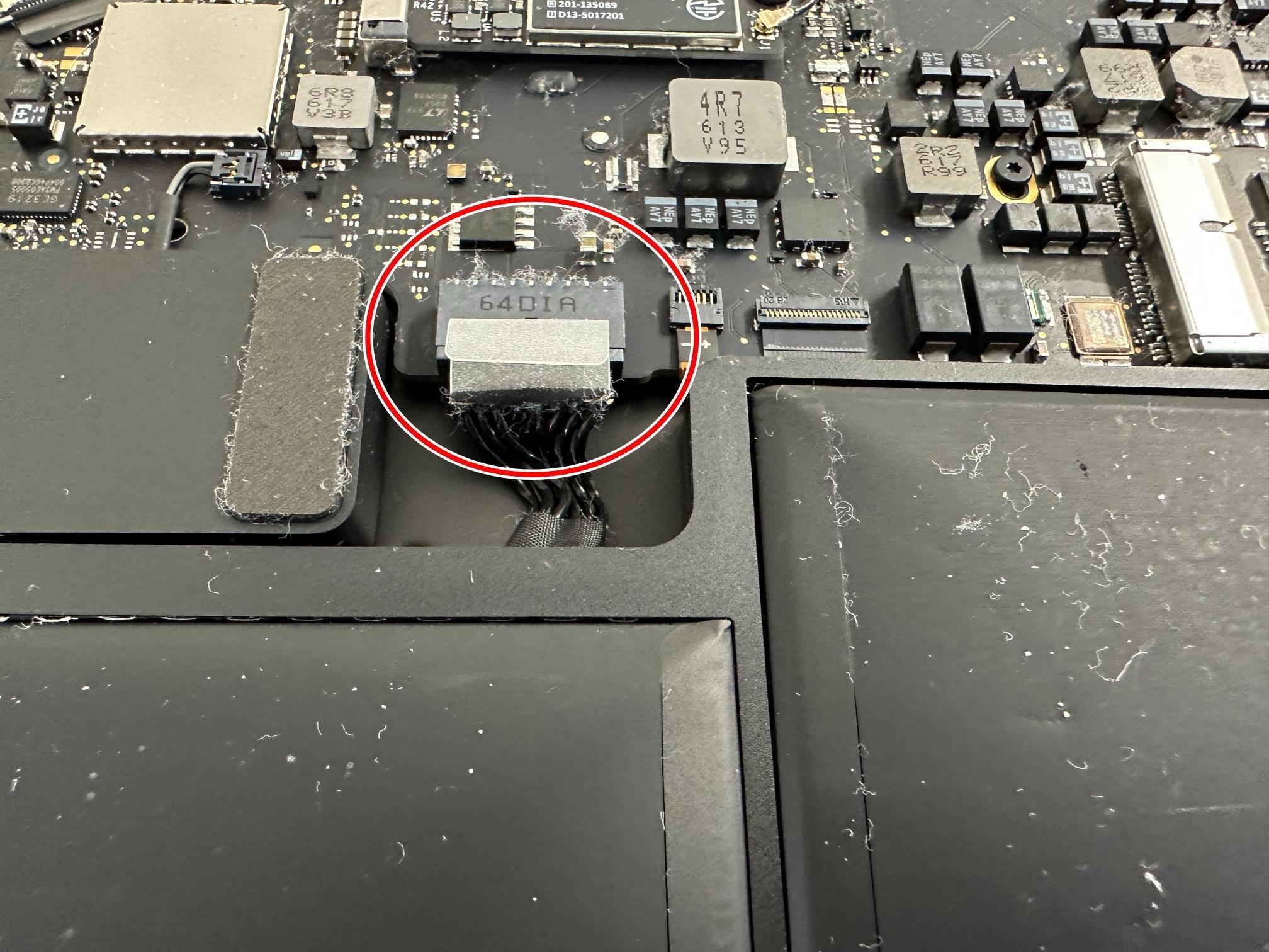 MacBook Air A1466 【ジャンク品: バッテリー劣化】 MacBook Air 13inch(2015/A1466)の電池交換を12980円で対応中