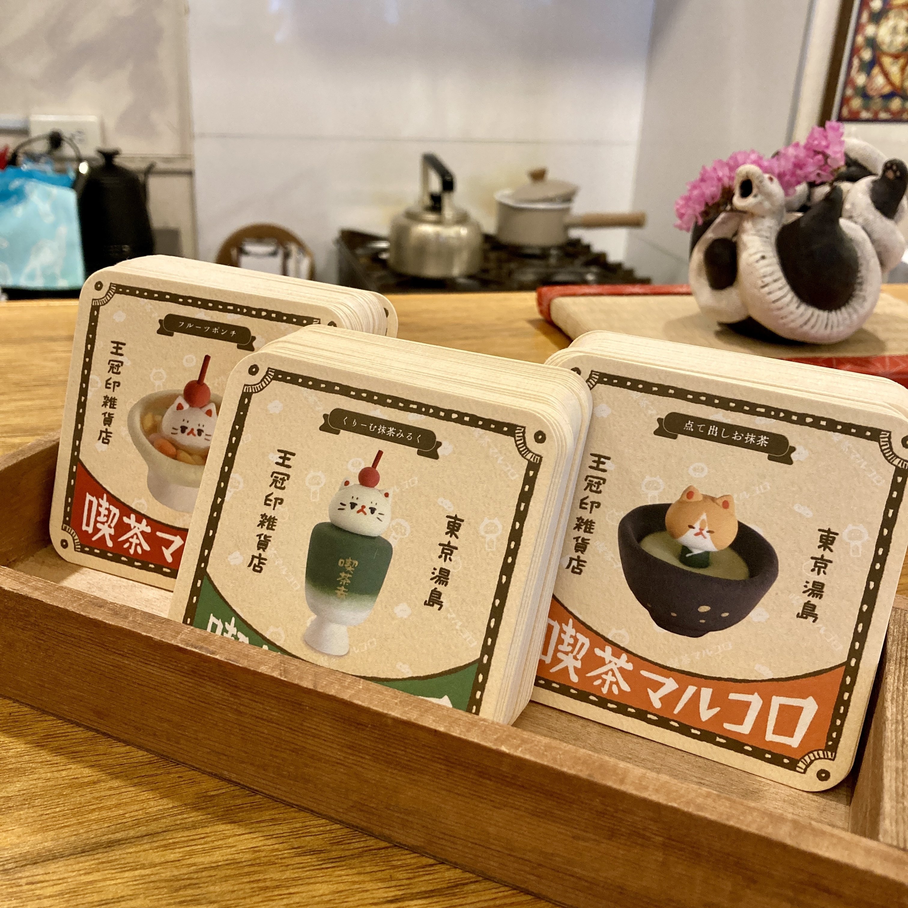 喫茶マルコロ」コラボカフェのご案内｜王冠印雑貨店
