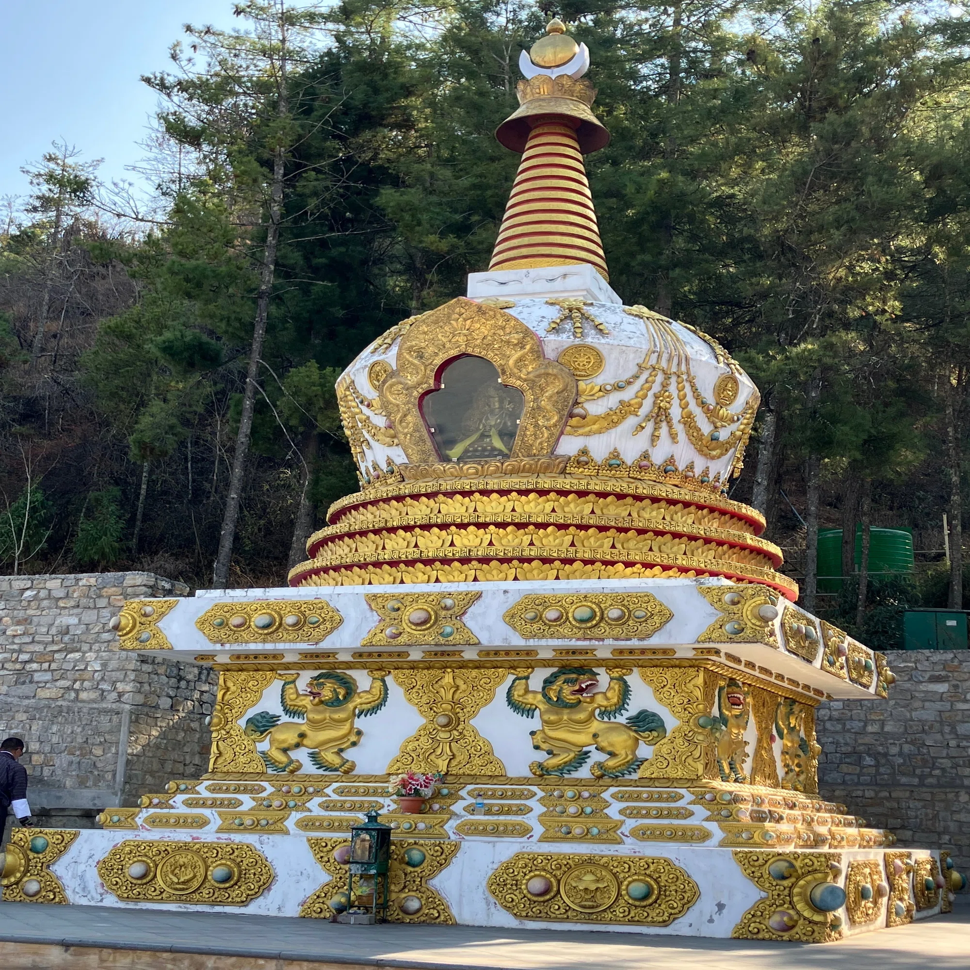 ブータン再訪記⑤ チベット仏教に触れる その1 /仏壇やら仏具やら｜寺 