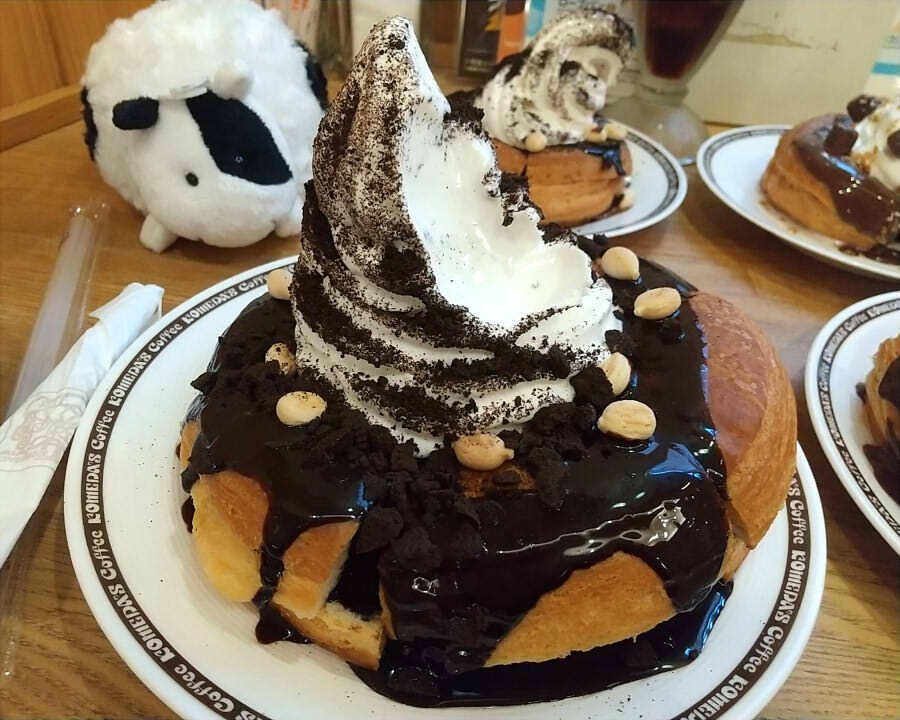 コメダ珈琲】チョコノワール ブラックサンダー/キットカット食べ コメダ珈琲】チョコノワール ブラックサンダー/キットカット食べ