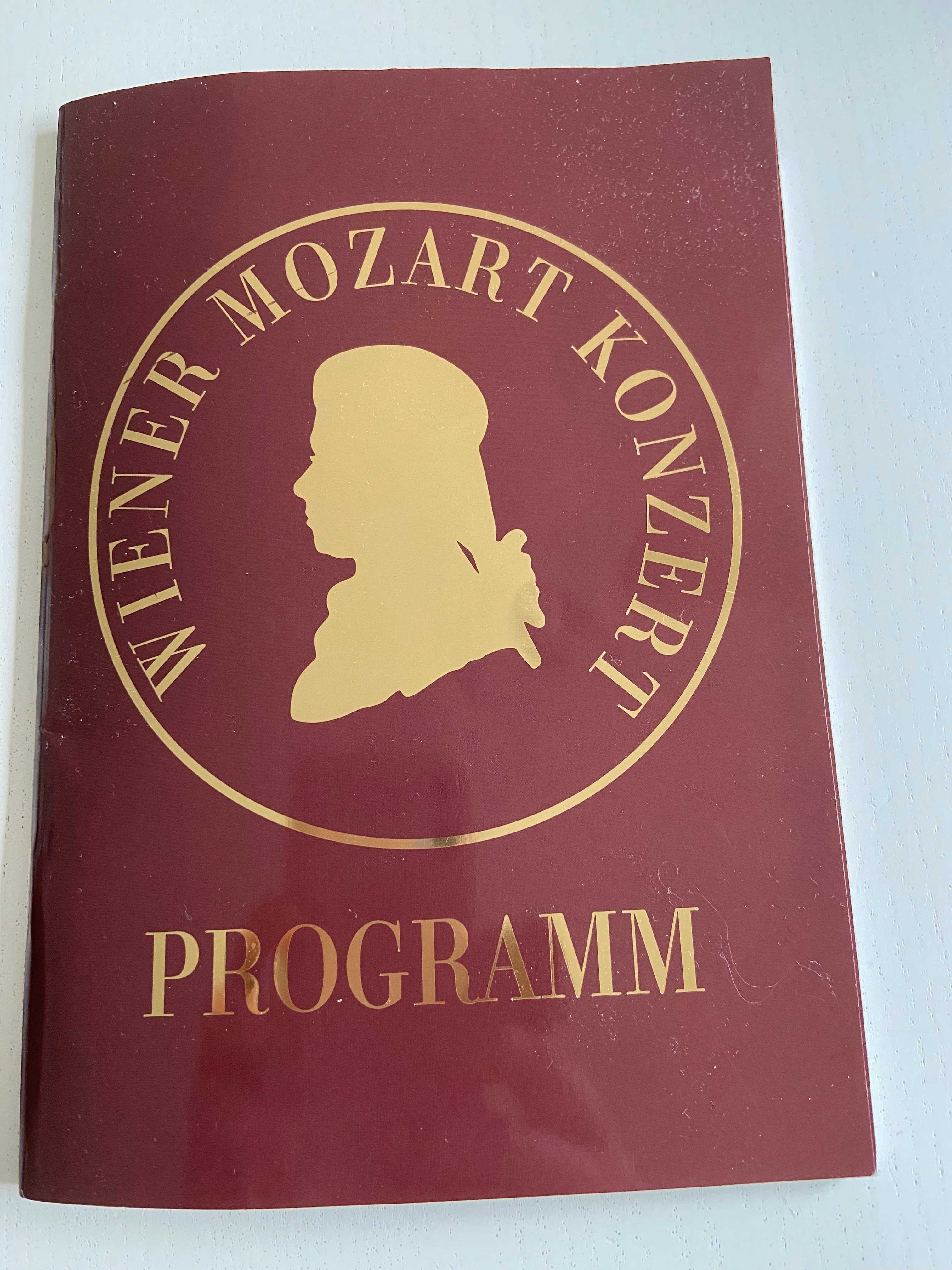 ウィーン楽友協会125周年記念誌、指揮者の直筆サイン入り