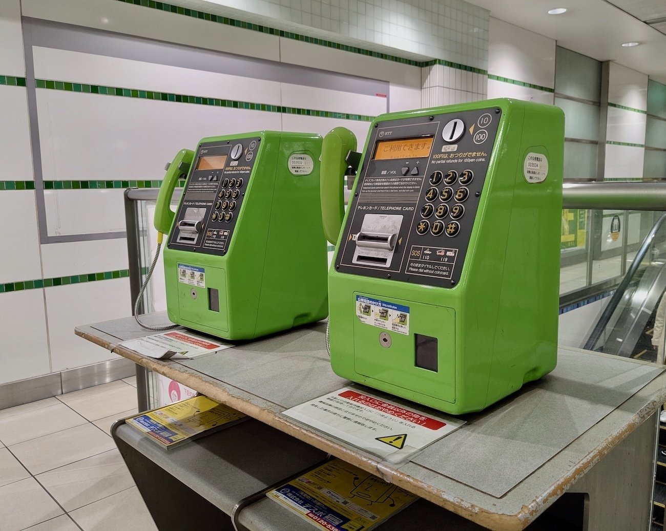 ここにいたんだね、公衆電話。懐かしい緑色と、防災の今｜宮野真有