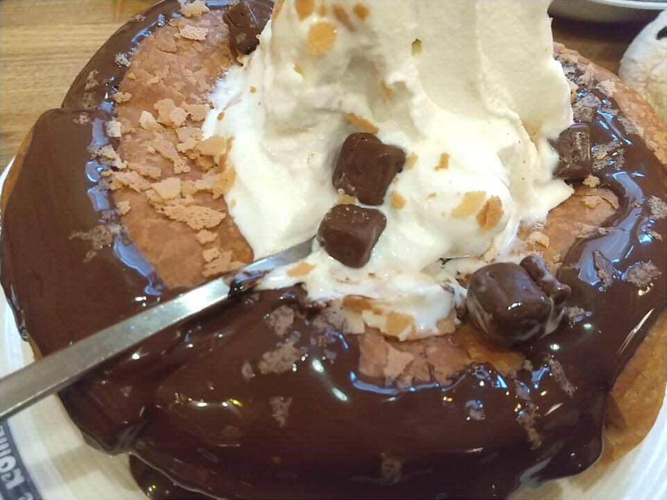 コメダ珈琲】チョコノワール ブラックサンダー/キットカット食べ コメダ珈琲】チョコノワール ブラックサンダー/キットカット食べ