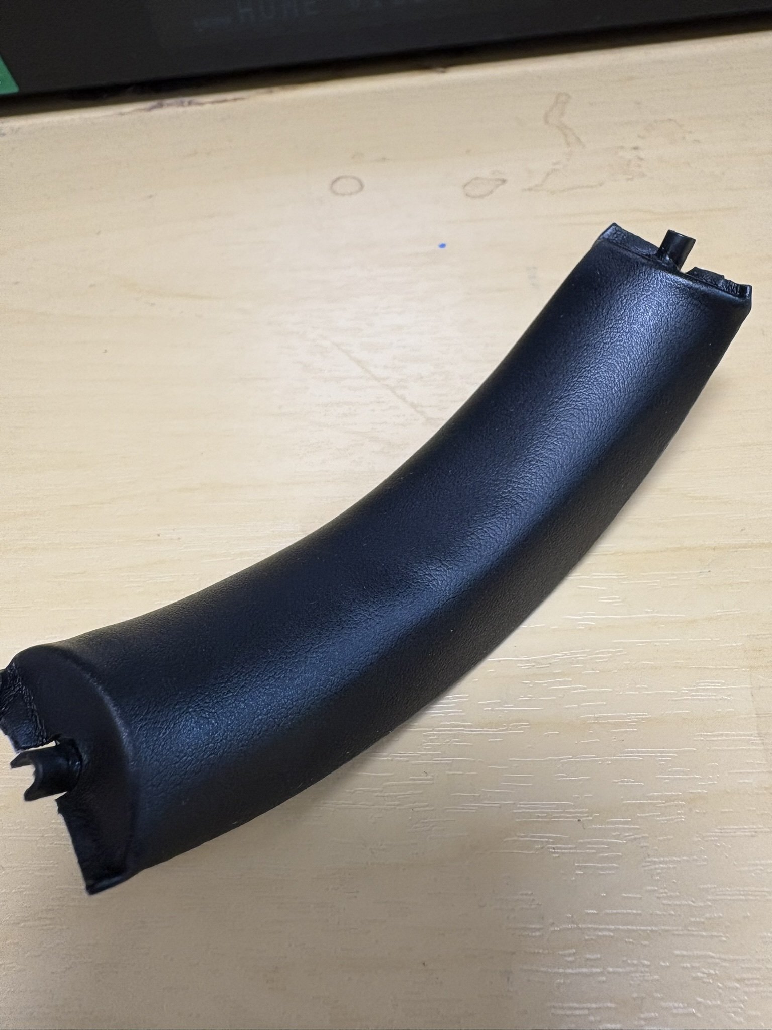 WI-1000X 痛み、経年劣化あり。 愛用ヘッドホンSONY WI-1000Xにまさかの出来事が！救ってくれた