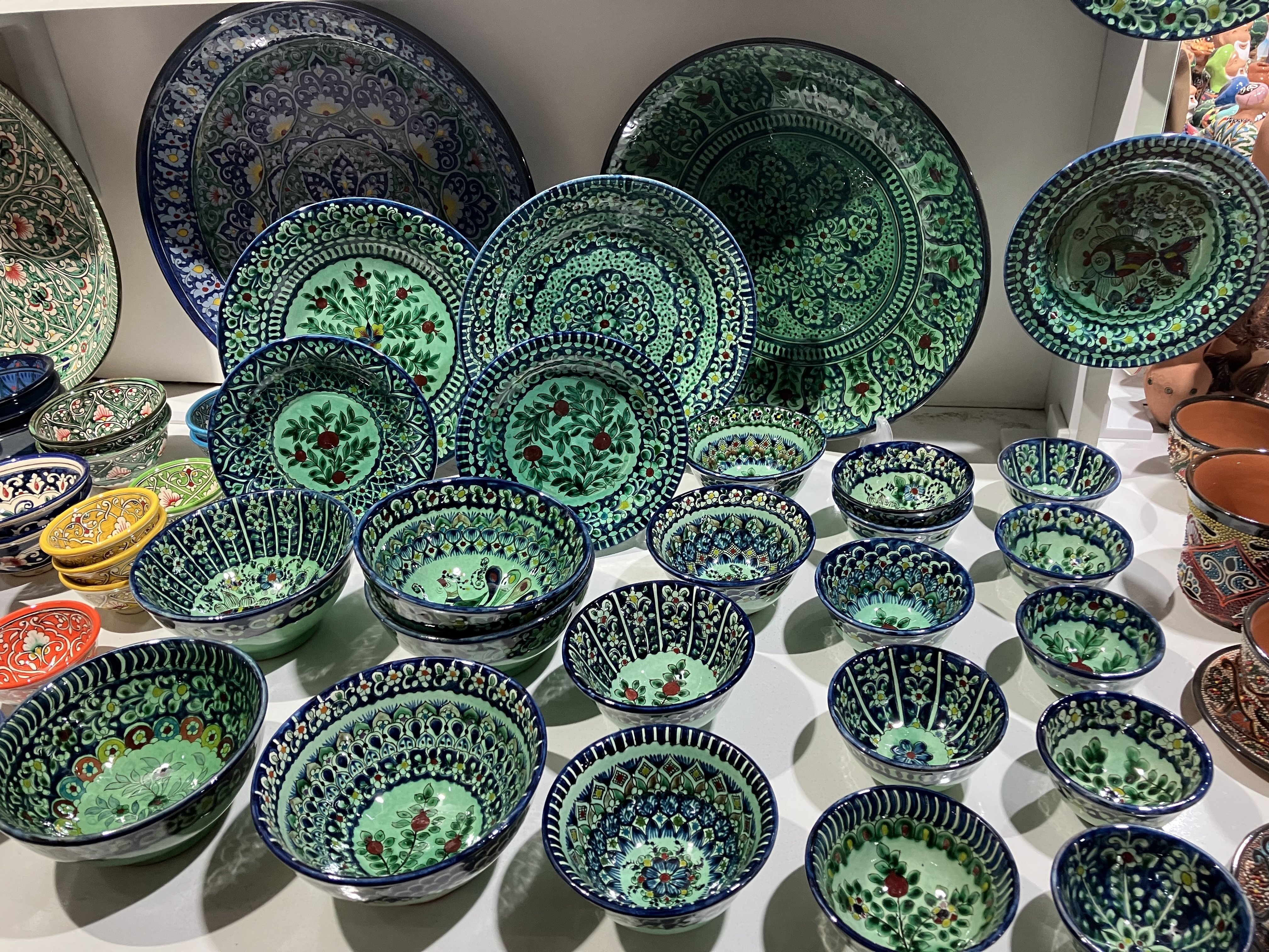 ウズベキスタン陶器 ギジュドゥヴァンセラミックス製 大プレート