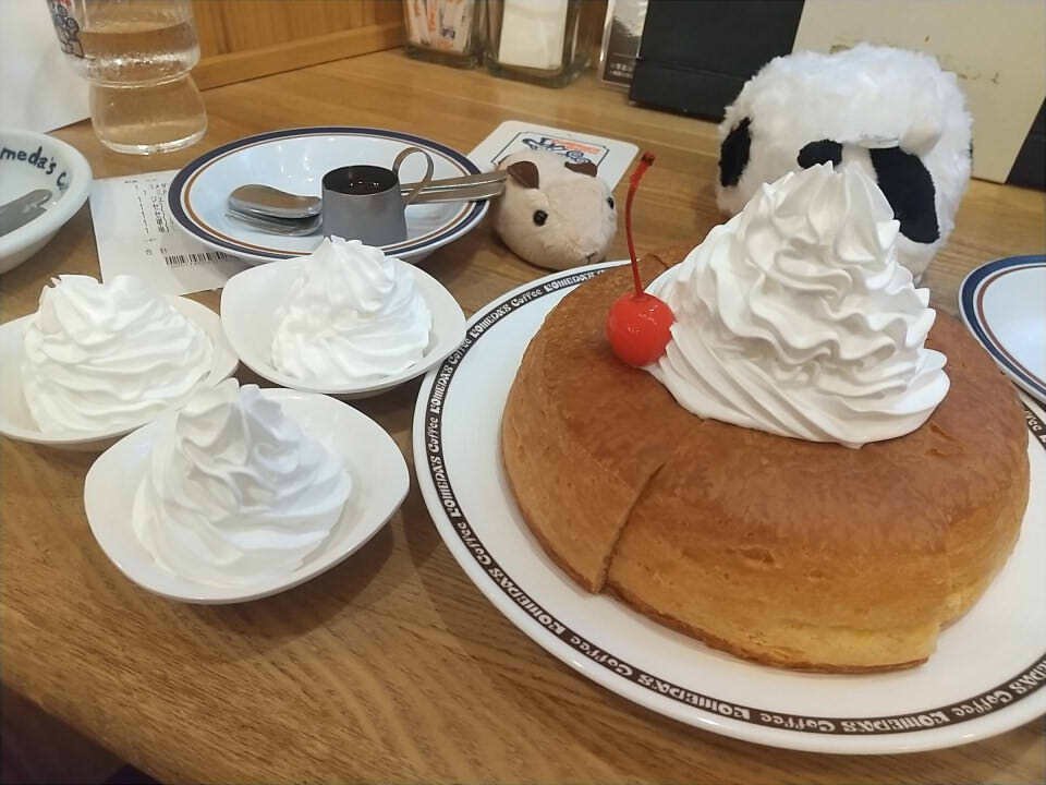 コメダ珈琲】チョコノワール ブラックサンダー/キットカット食べ コメダ珈琲】チョコノワール ブラックサンダー/キットカット食べ