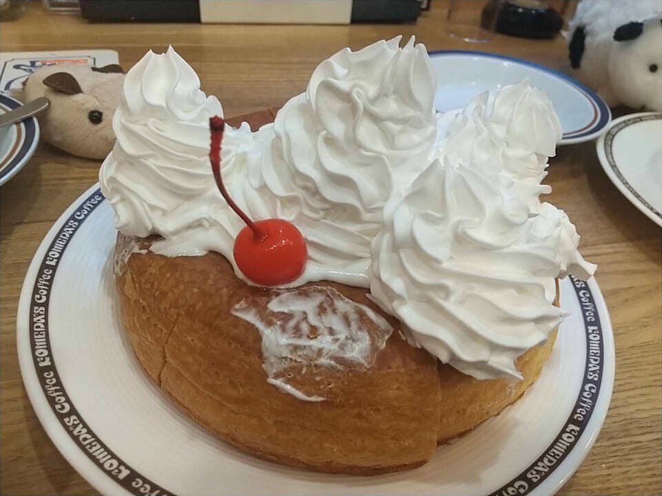 コメダ珈琲】チョコノワール ブラックサンダー/キットカット食べ コメダ珈琲】チョコノワール ブラックサンダー/キットカット食べ