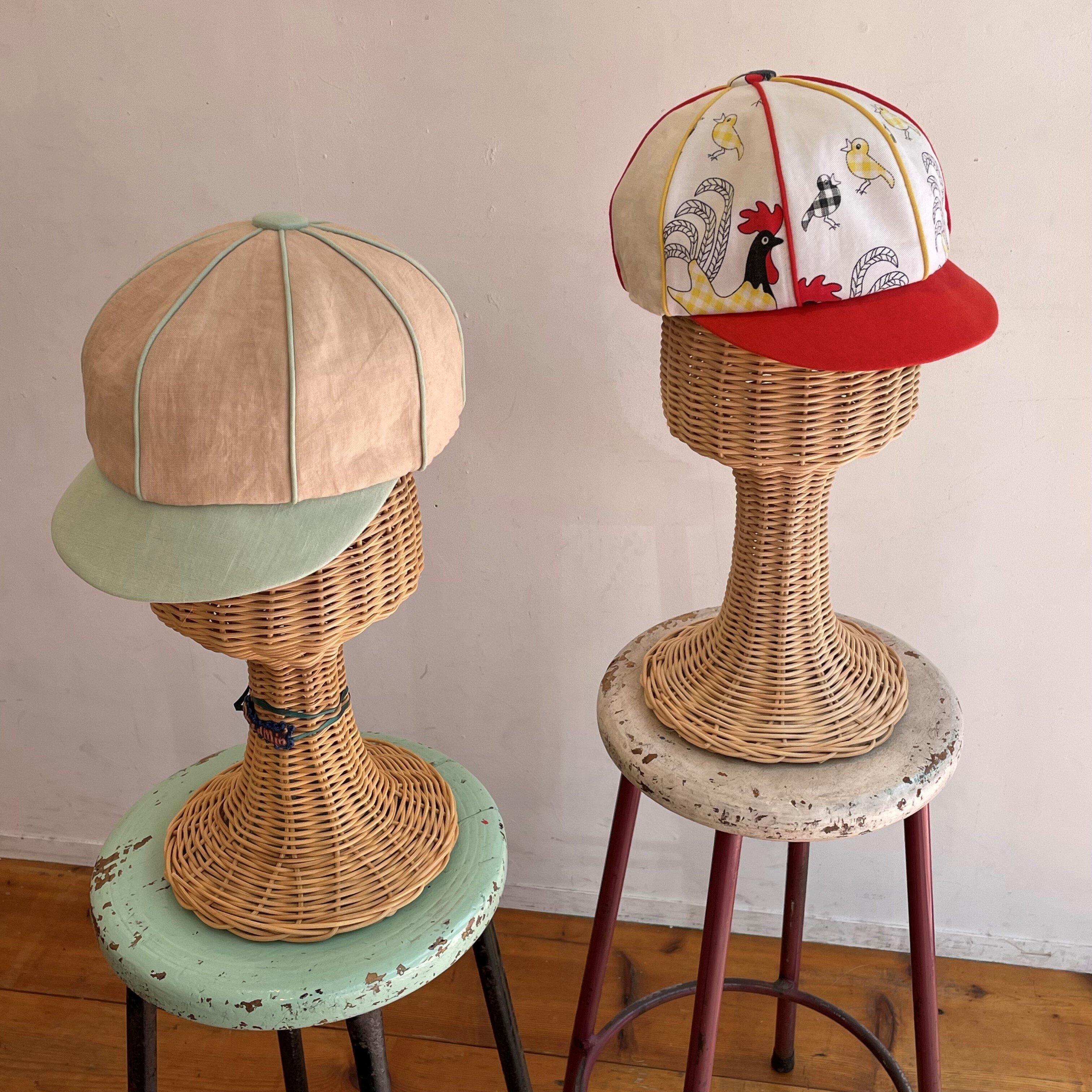 【アンティーク】① CHERINA EXPO'90 OSAKA 帽子 3個まとめ アンティーク】① CHERINA EXPO´90 OSAKA 帽子 3個まとめ 美術品