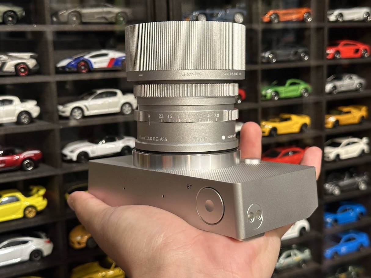 SIGMA BF ブラック 45mm F2.8 純正ハンドストラップ Sigma BF購入に合わせて買ったストラップやアイテムを紹介します