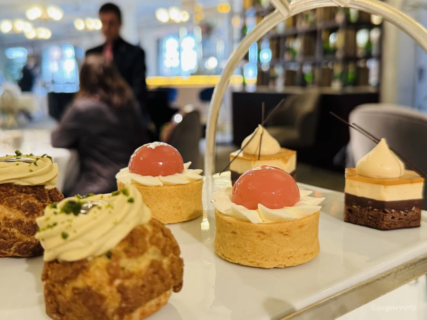ロンドン旅行】 老舗デパート・ハロッズ（Harrods）でアフタヌーン