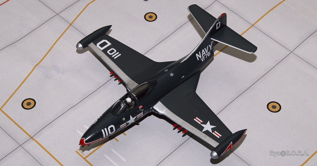 プラモデル完成機　1/48　F9F-3パンサー グラマン F9F-2P パンサー偵察型 トランペッター 1/48 組立と