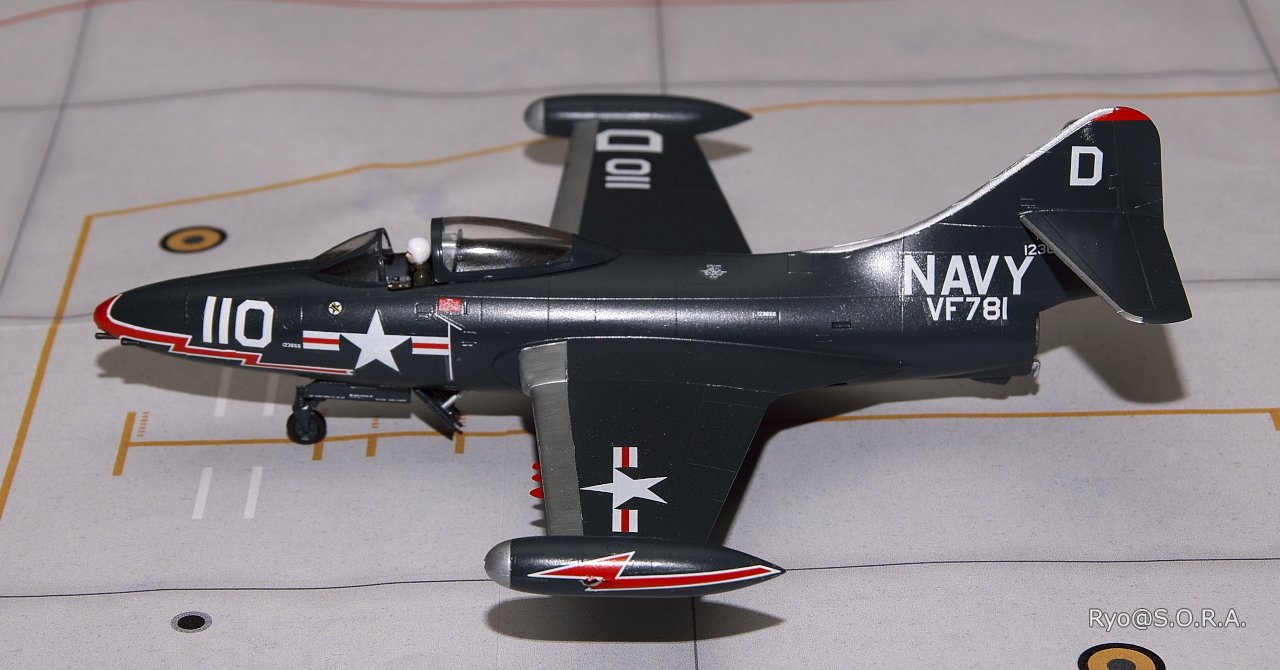 プラモデル完成機　1/48　F9F-3パンサー グラマン F9F-2P パンサー偵察型 トランペッター 1/48 組立と