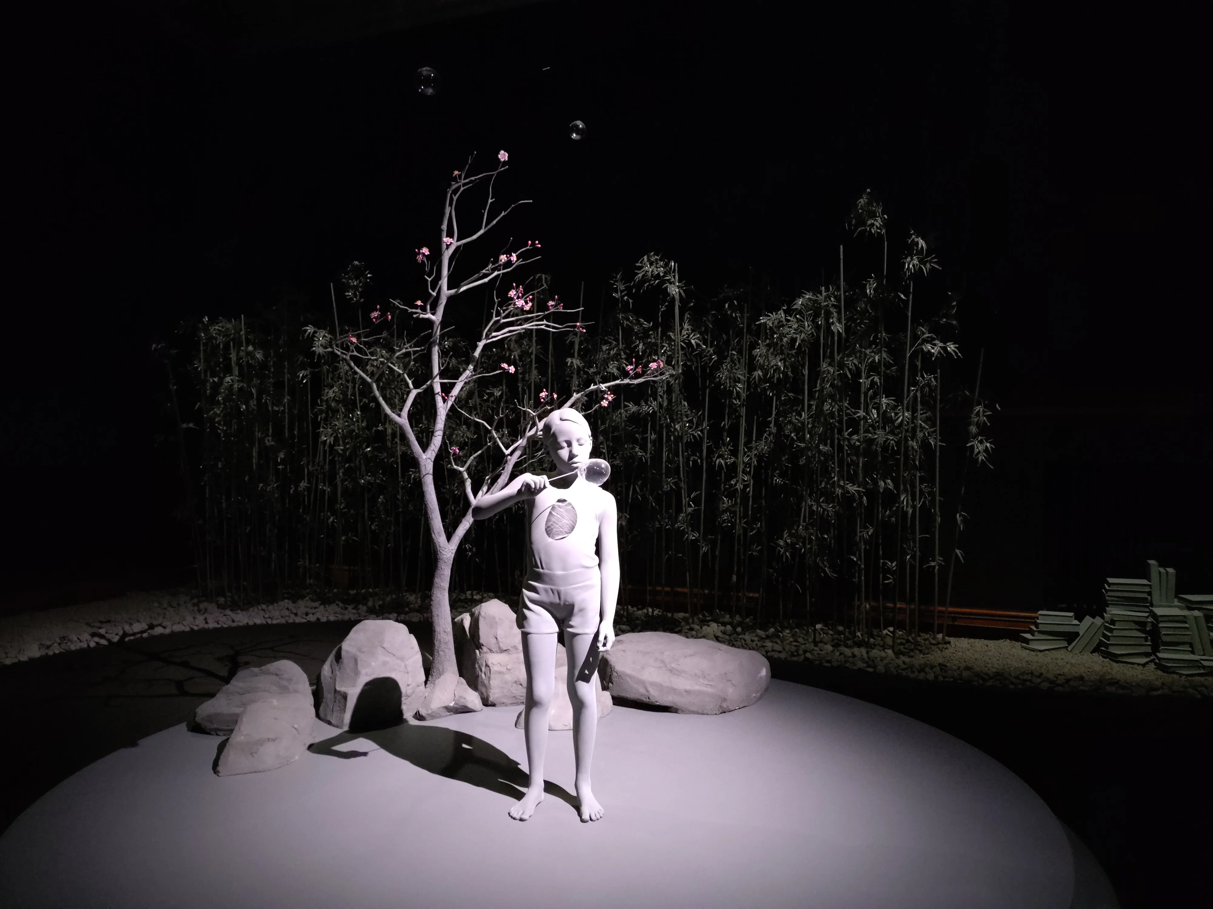 夜の幻想旅へ～Hans Op de Beeck: Nocturnal Journey at KMSKA in