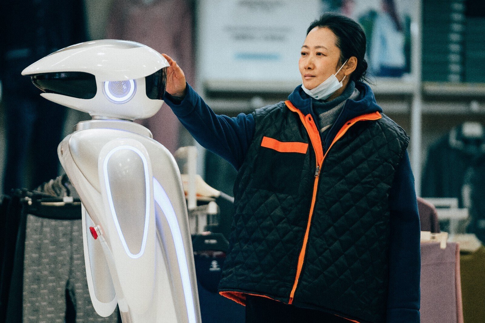 専用　賈樟柯　他 映画評『新世紀ロマンティクス』（ジャ・ジャンクー監督）／文＝南部健