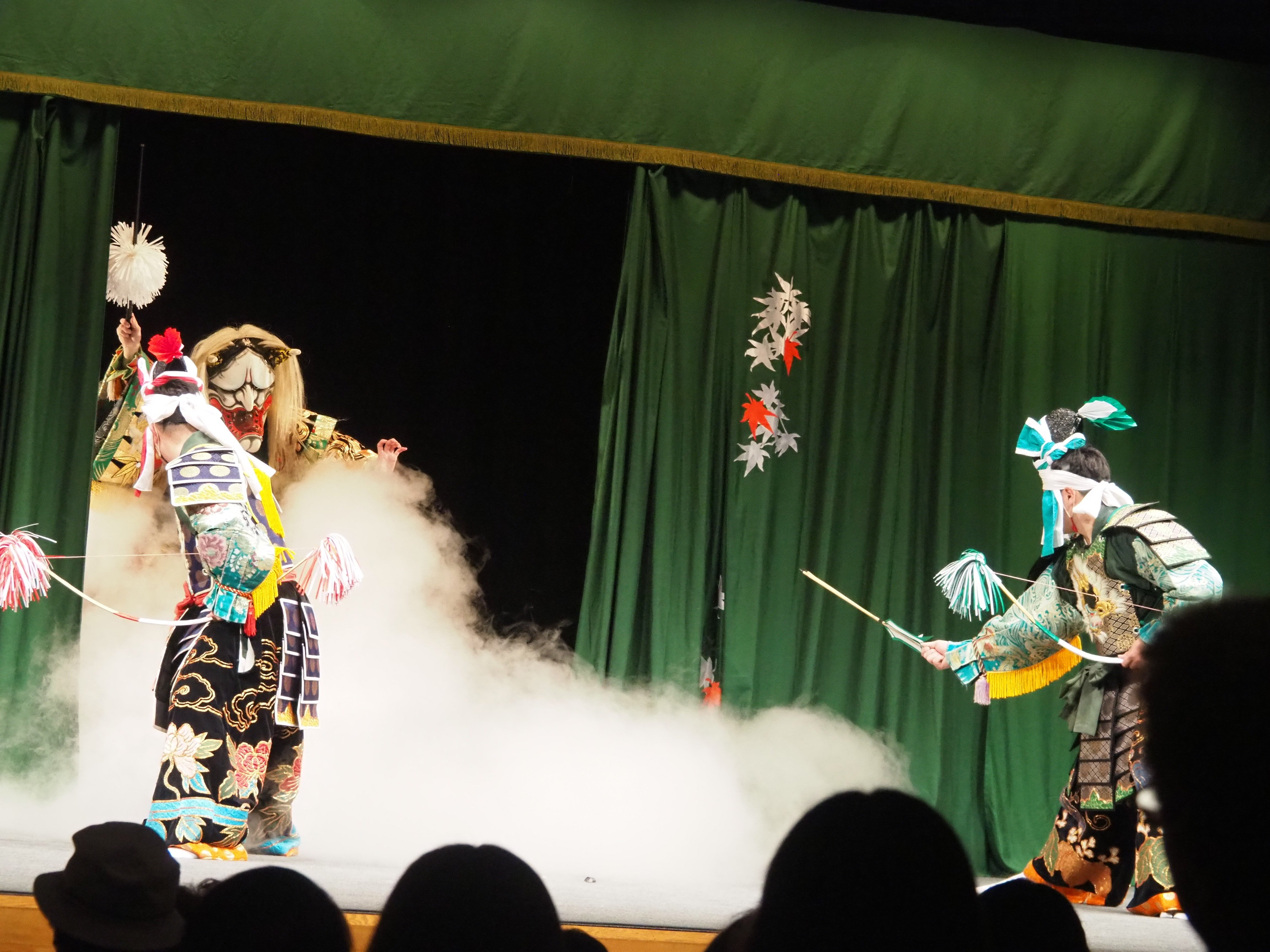 前世以来の会場で観るまずは『塵倫』：宮乃木神楽団｜ゆき