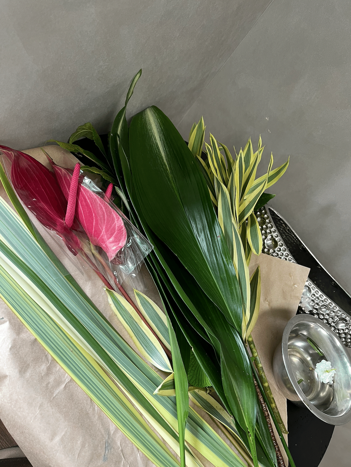 葉が主役のいけばな─面で魅せる静けさと躍動｜れいこ 花と日々暮らし