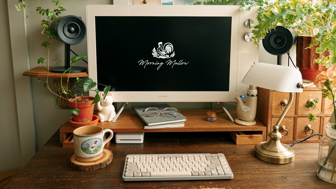 レトロでかわいい、愛用キーボードとPCモニター｜Morning Mallow
