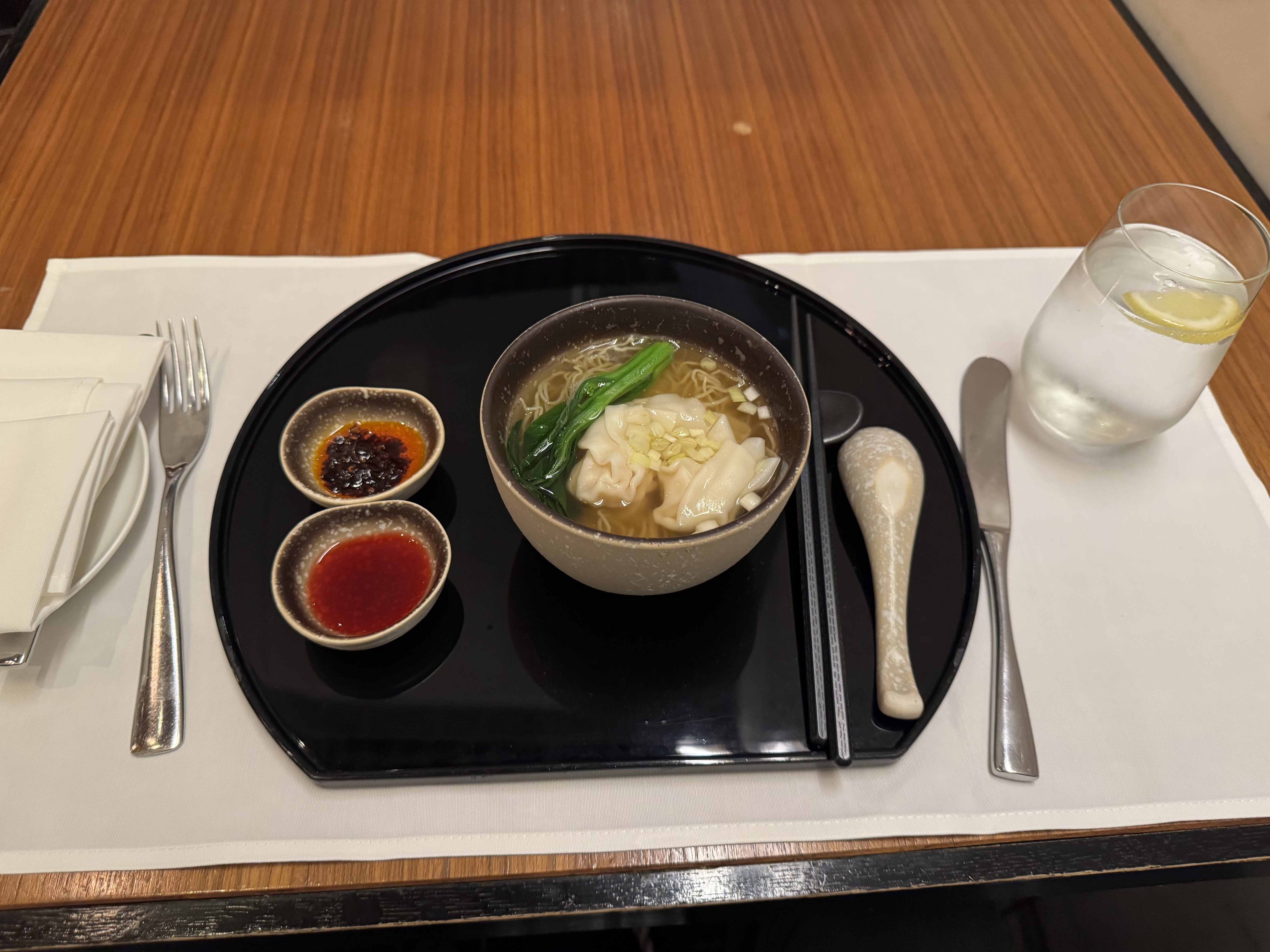 香港 キャセイパシフィック ファーストラウンジ｜宮下ひろき