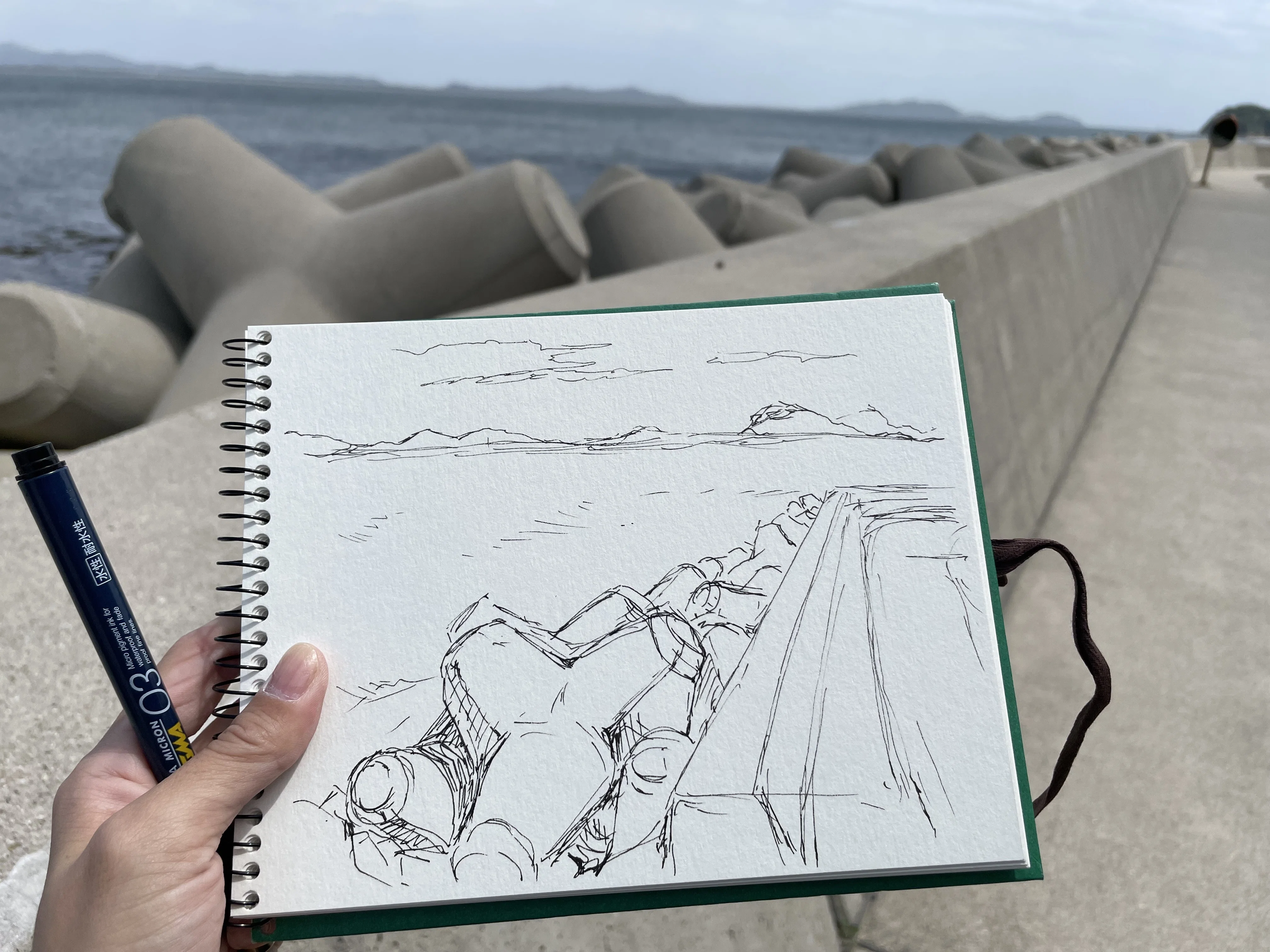 スケッチブックに思い出を描く｜ヨシザワ