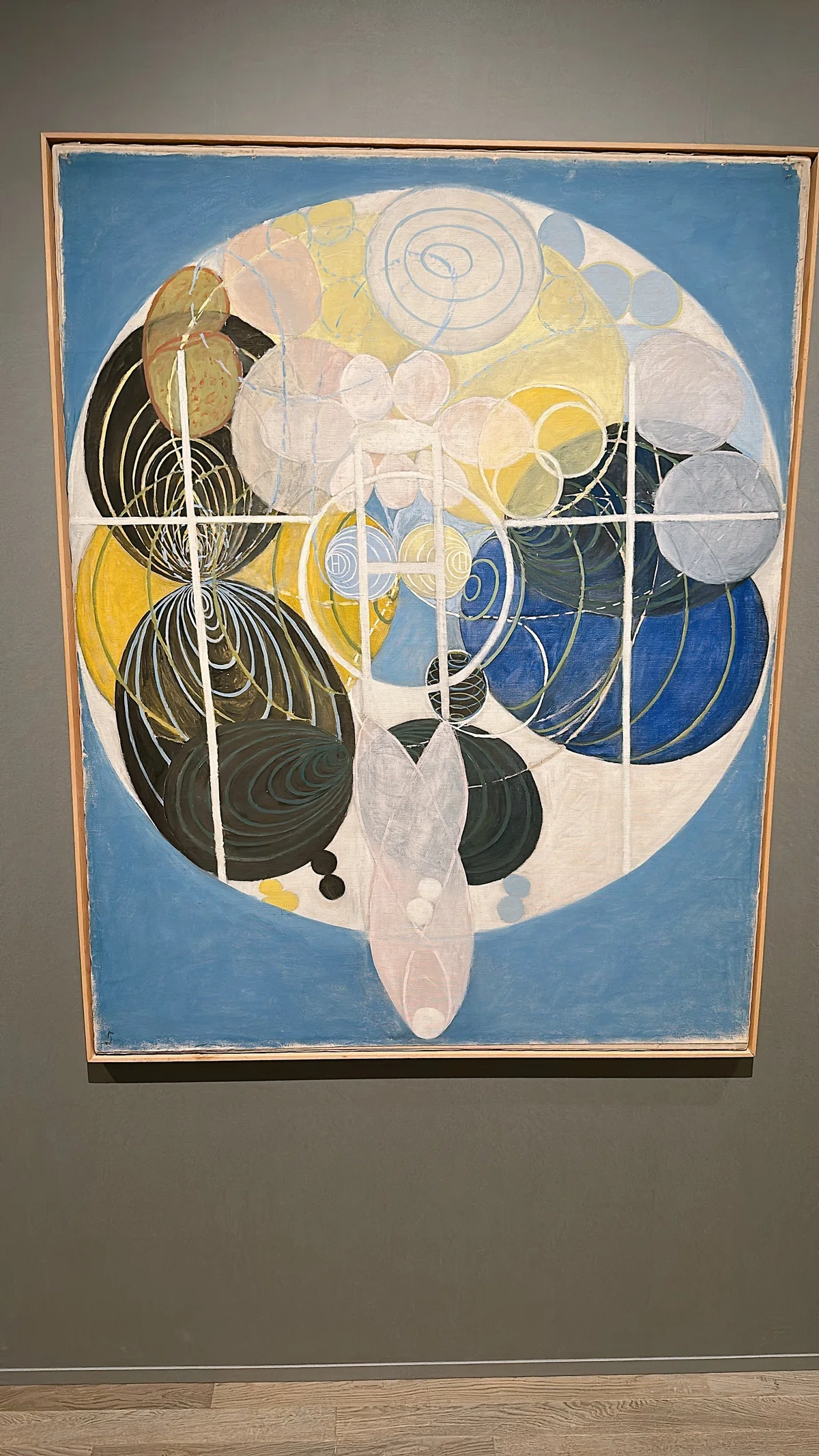 ヒルマ・アフ・クリント展｜“飾れなかったポストカード”─色彩が喚起 