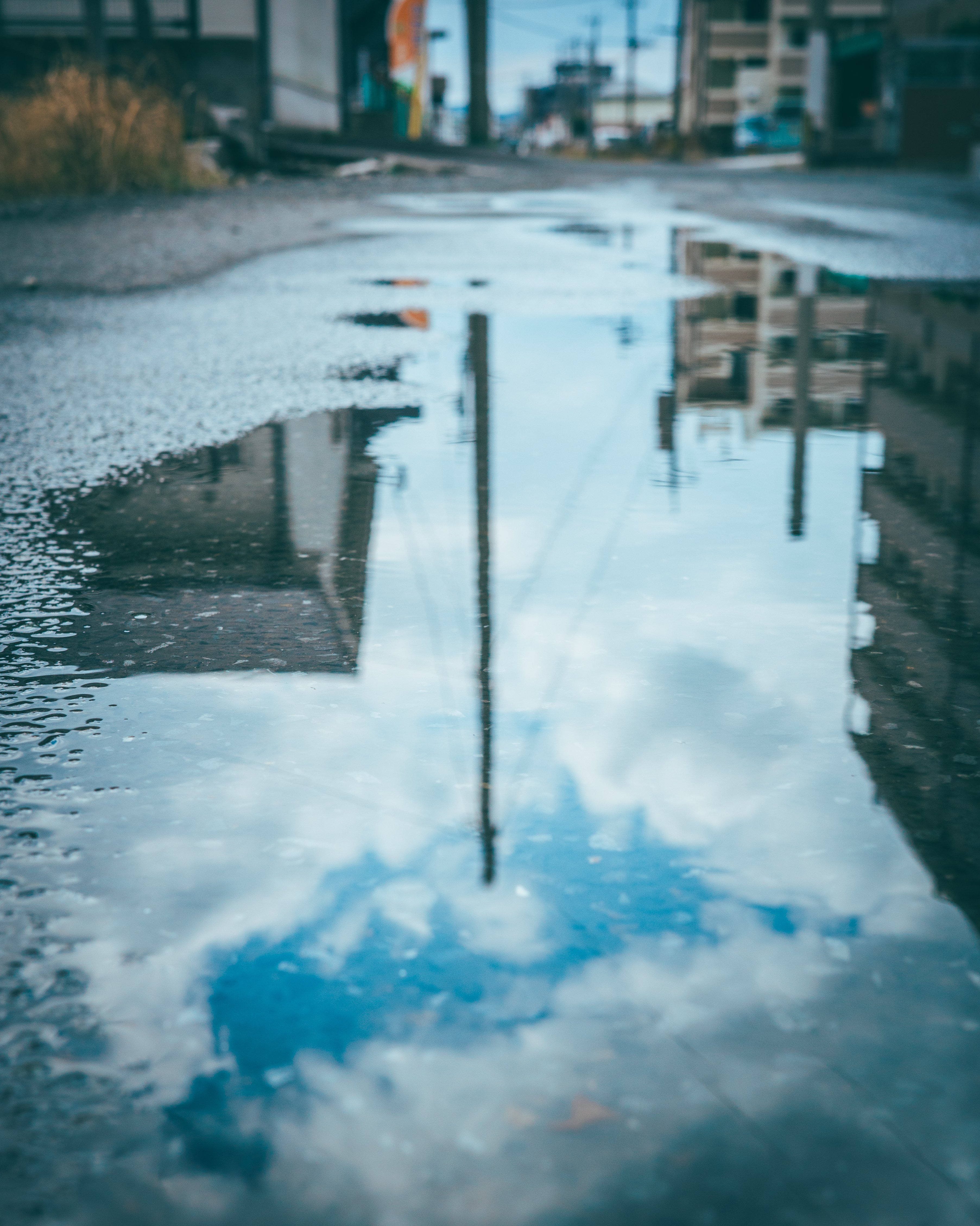 GRIIIx 100日スナップ ｜ 004 雨の日は雨上がりの水たまりの反射を撮る
