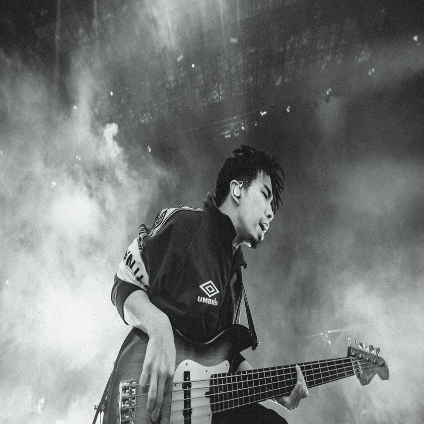 新井和輝着用 トラックジャケット編｜カフェオレ味のピクルス