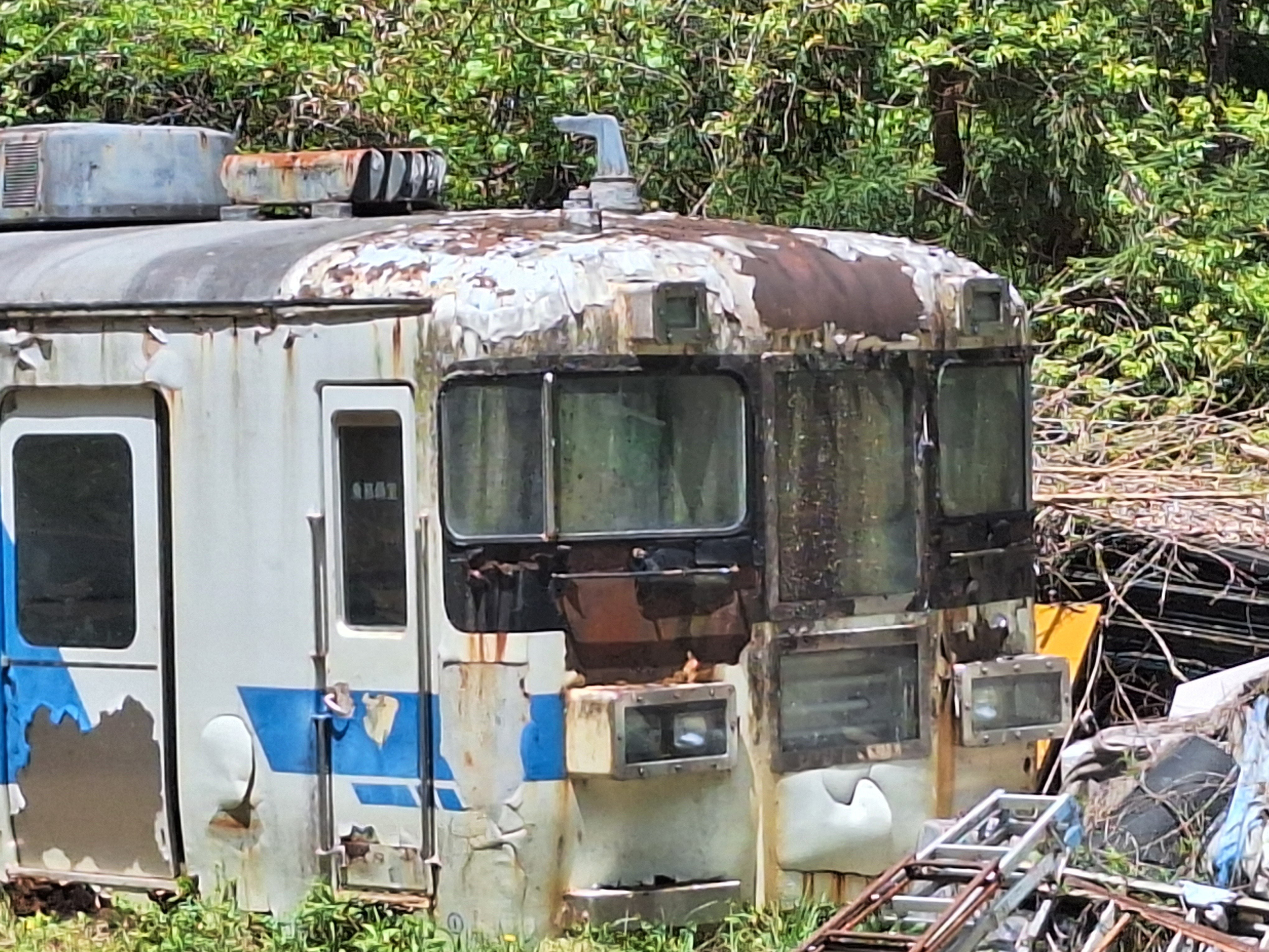 秩父鉄道2000系・3000系の廃車体を見に行く！｜minano7800