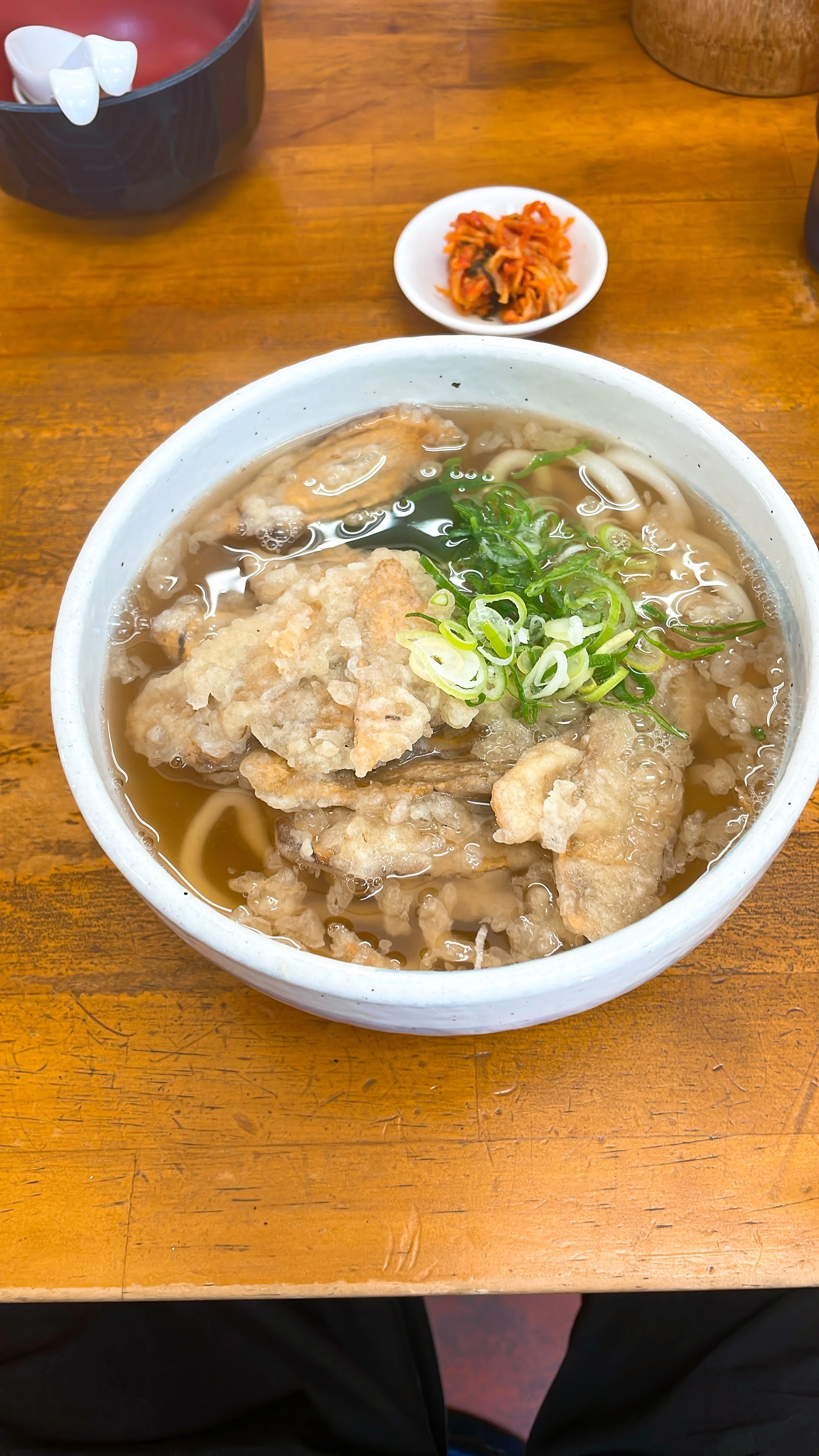 山田堂&オッガウ Tempura Udon 'Burdock Tempura Udon': A gentle soup and spicy