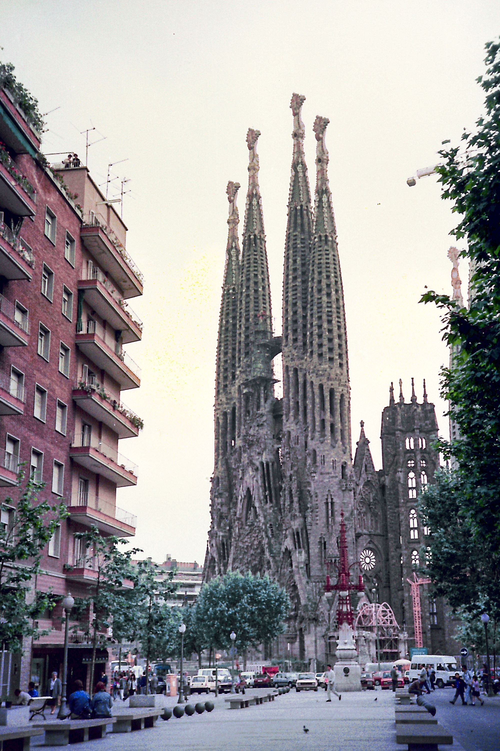 バルセロナへ【スペイン日記🇪🇸酒と建築の日々#7】｜おかつっつっつ