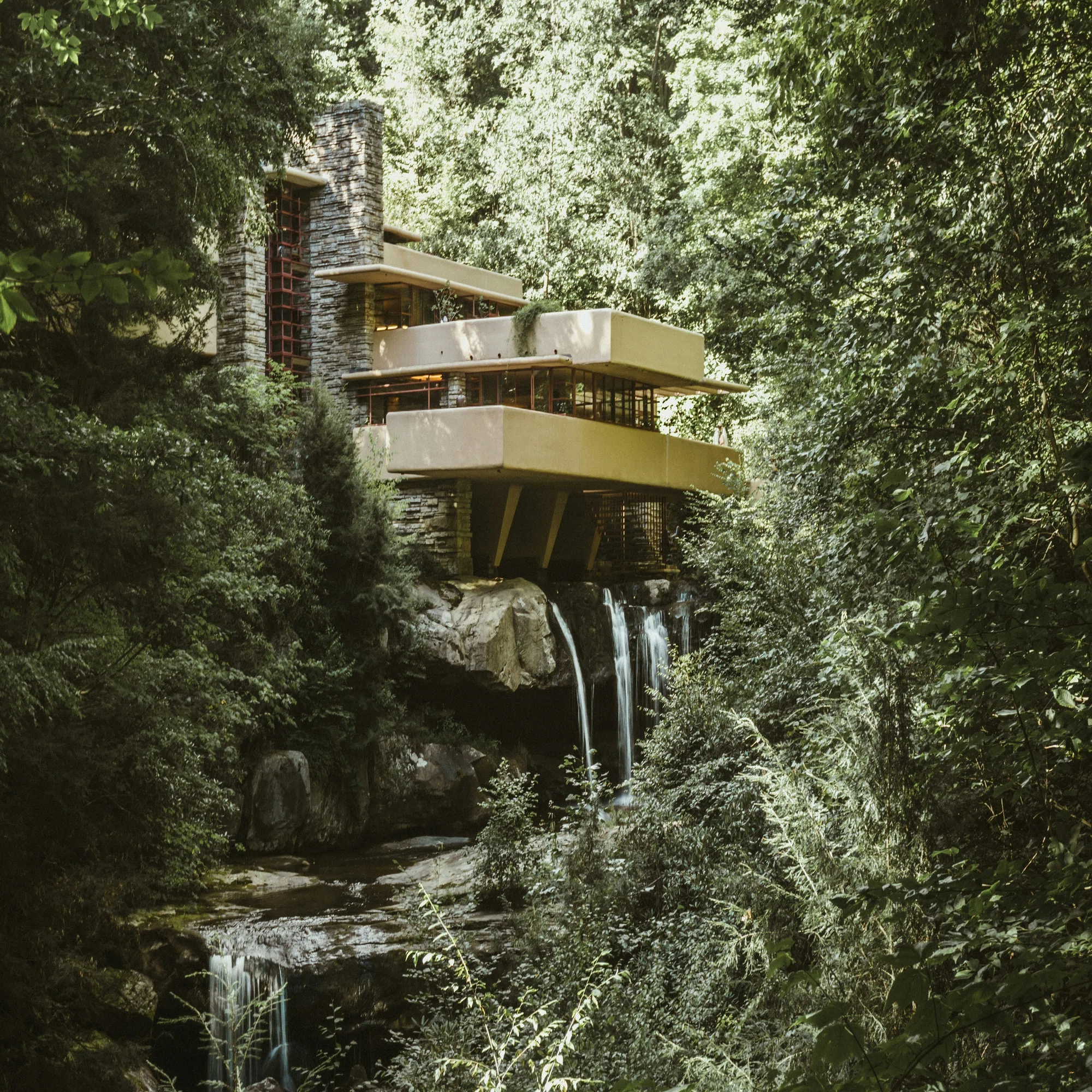 ?Frank Lloyd Wright: The Master of Architecture Who Lived with 