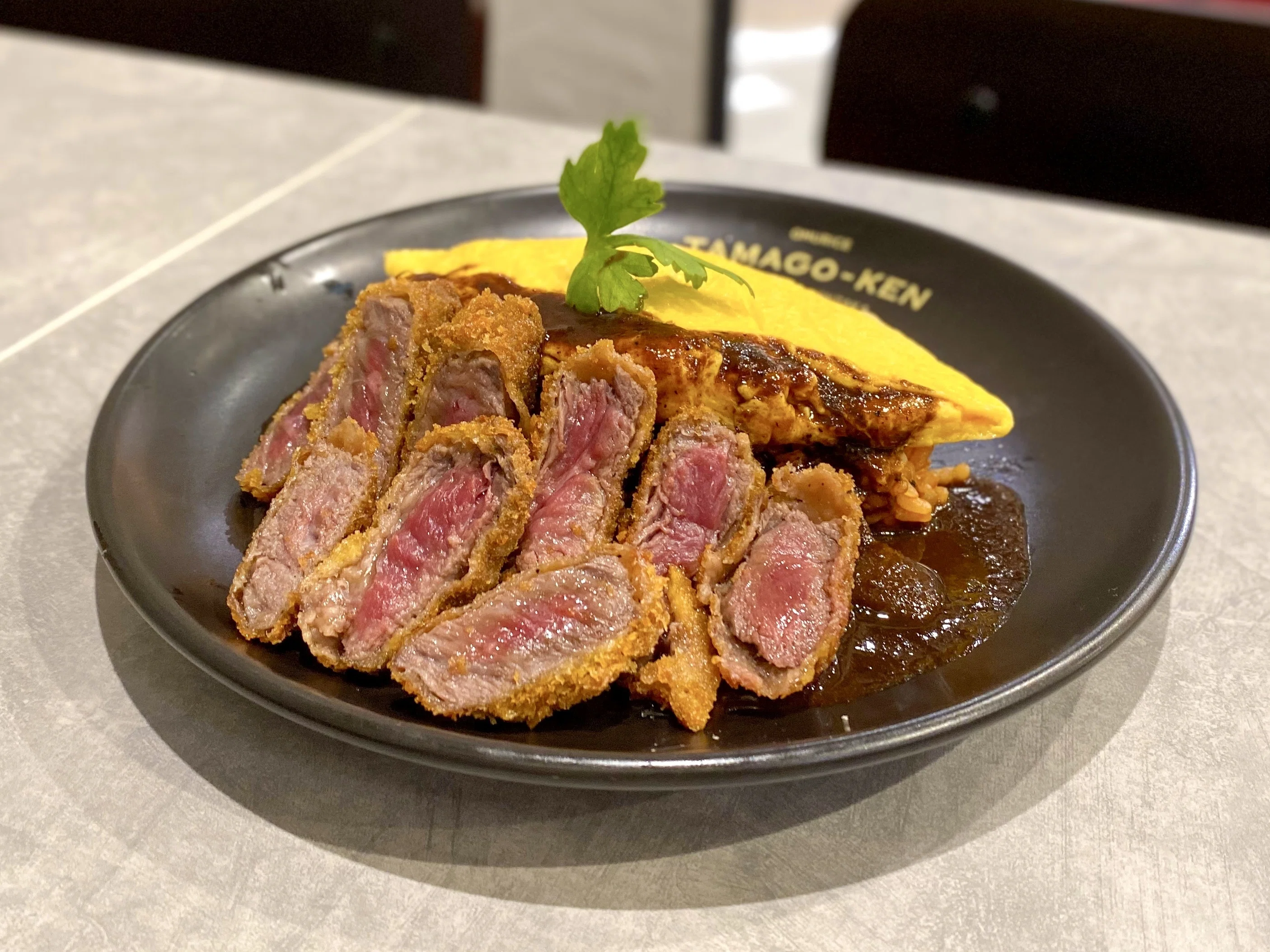 渋谷で贅沢オムライス！道玄坂たまごけんの和牛カツオムを食べたら