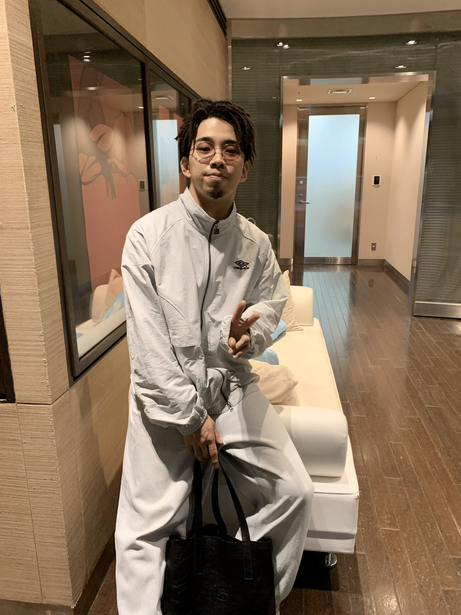 新井和輝着用 トラックジャケット編|カフェオレ味のピクルス 新井和輝着用 トラックジャケット編|カフェオレ味のピクルス