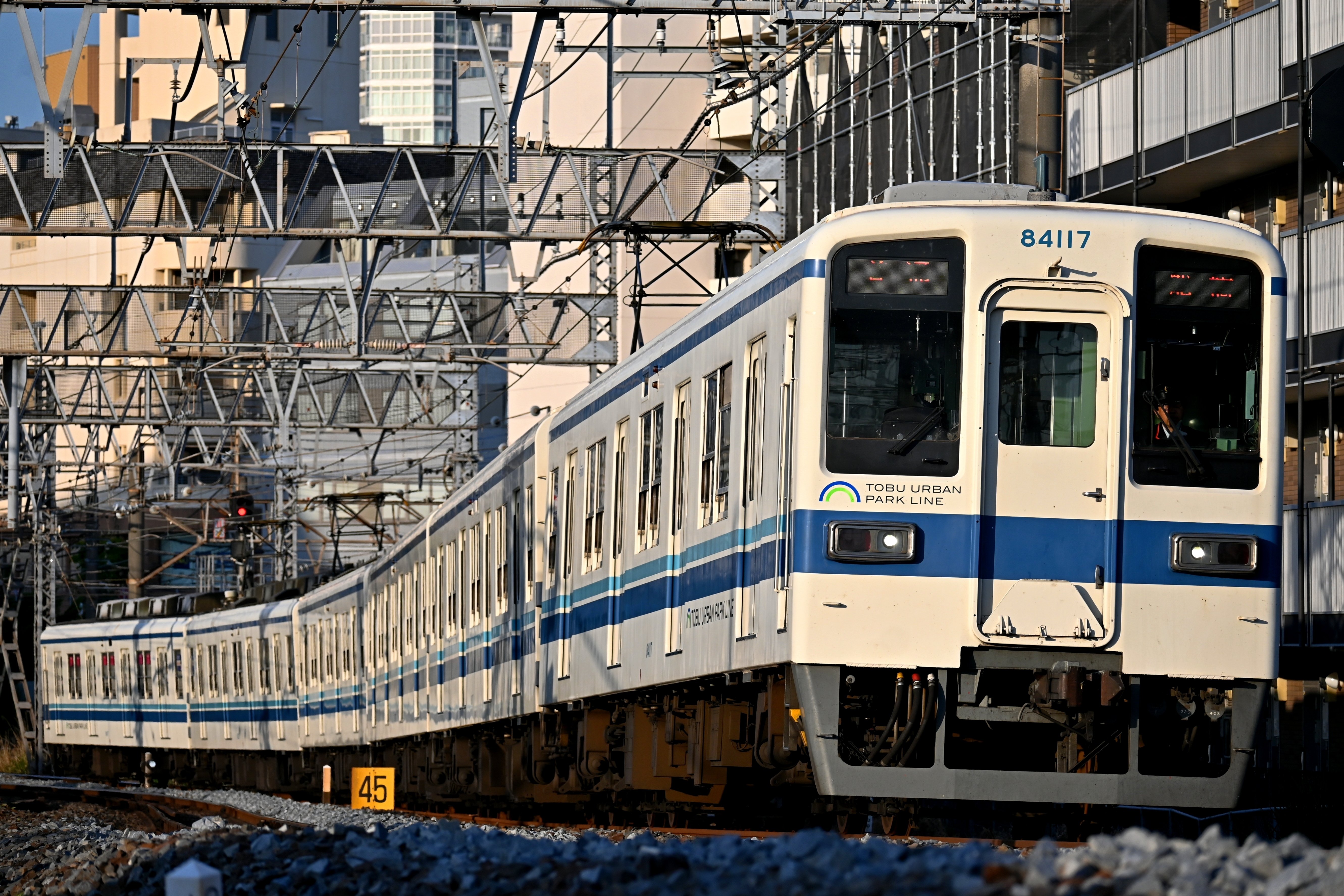 東武8000系 復刻塗装編成 「復元」される｜隣の芝生は隣の芝生