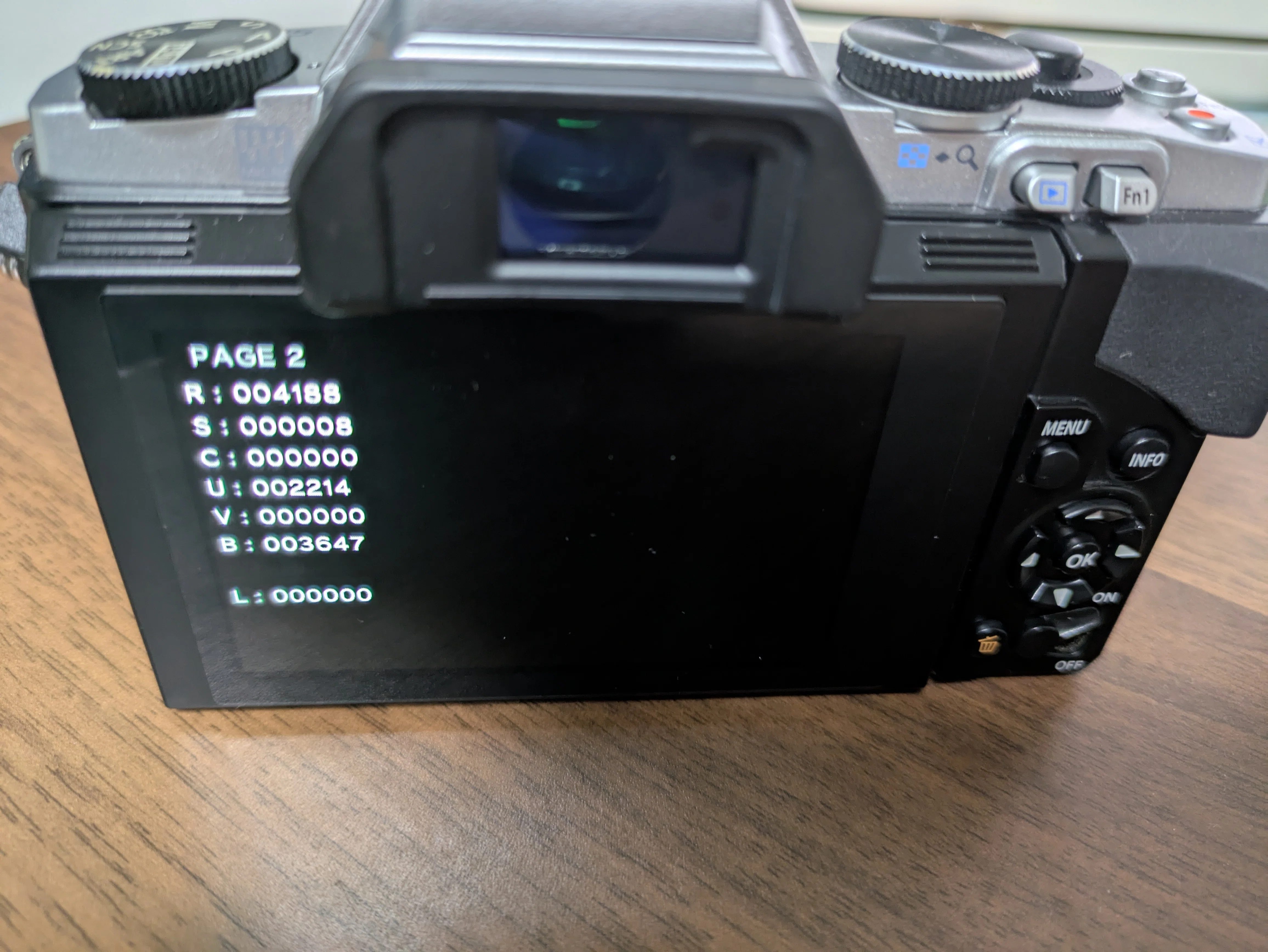いまさらOLYMPUS om-d e-m5(初代)を買いました｜てるる。