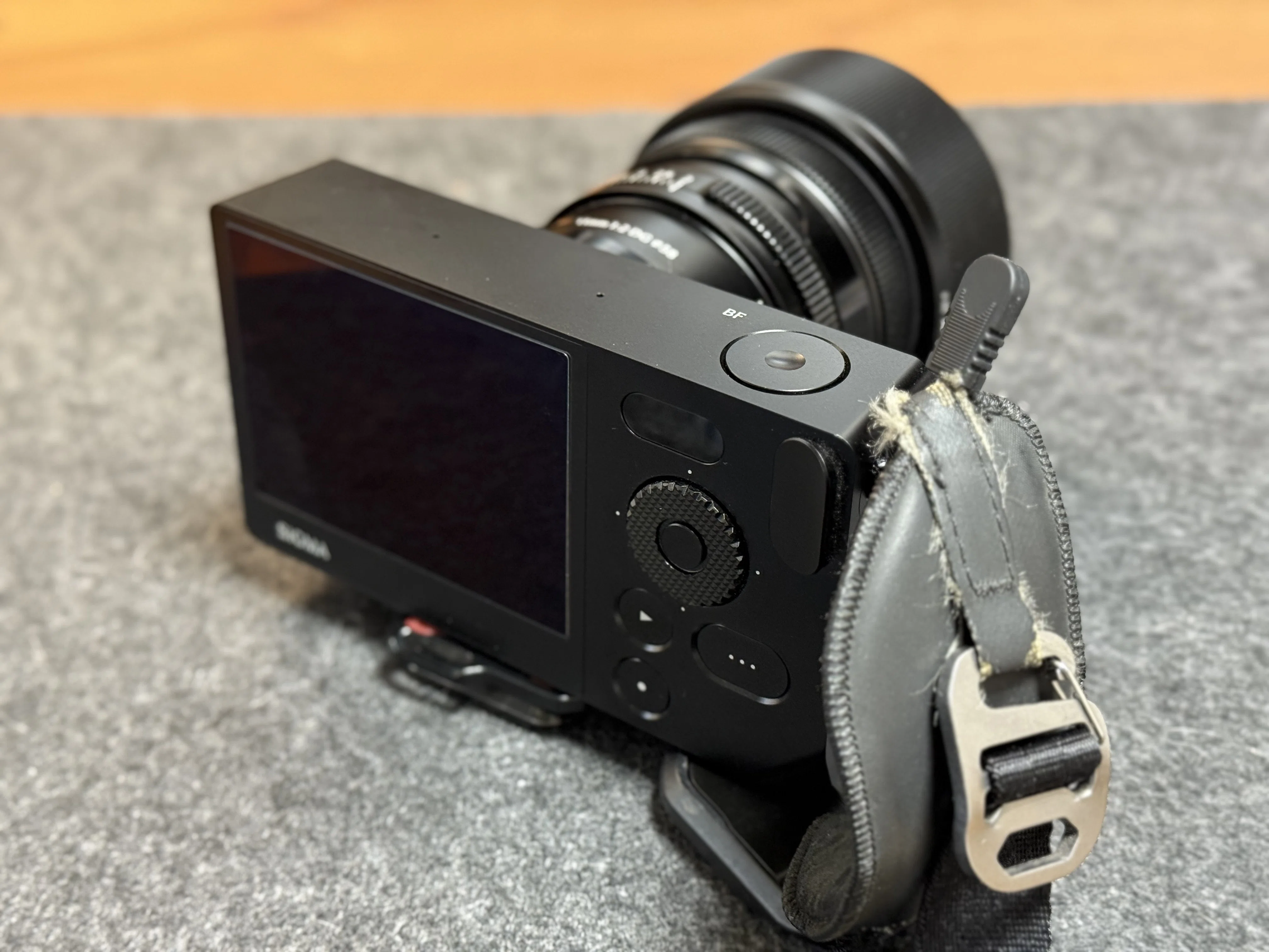 Canon 一眼レフカメラ Sigma SIGMA BFを一週間使った｜でーし