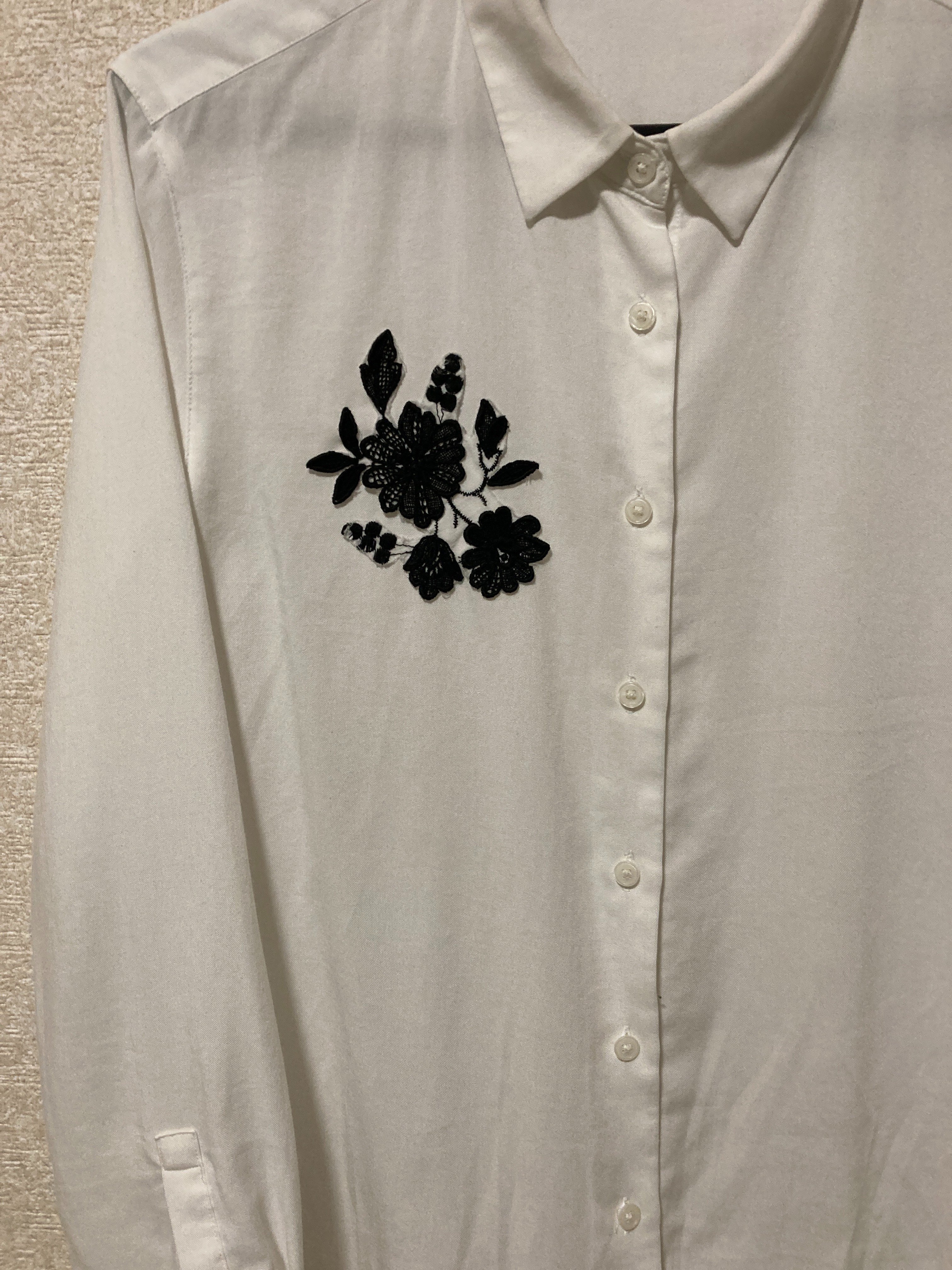 刺繍　ブラウス　リメイク リメイク】シャツの首元にお花刺繍 DIY embroidery flower - YouTube