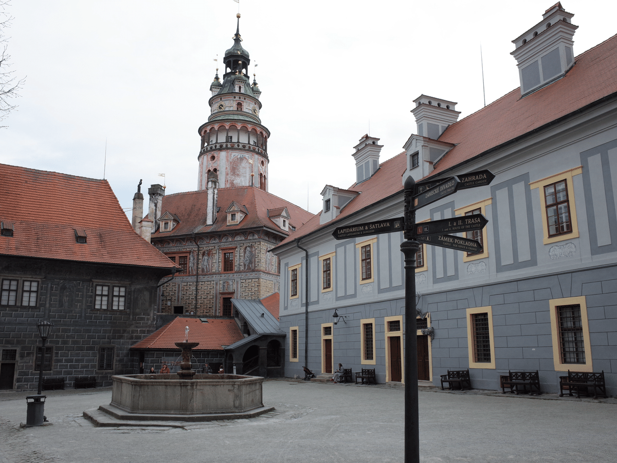 チェコ　スノードーム　チェスキークルムロフ Amazon.co.jp: チェコチェスキークルムロフ スノードーム スノー