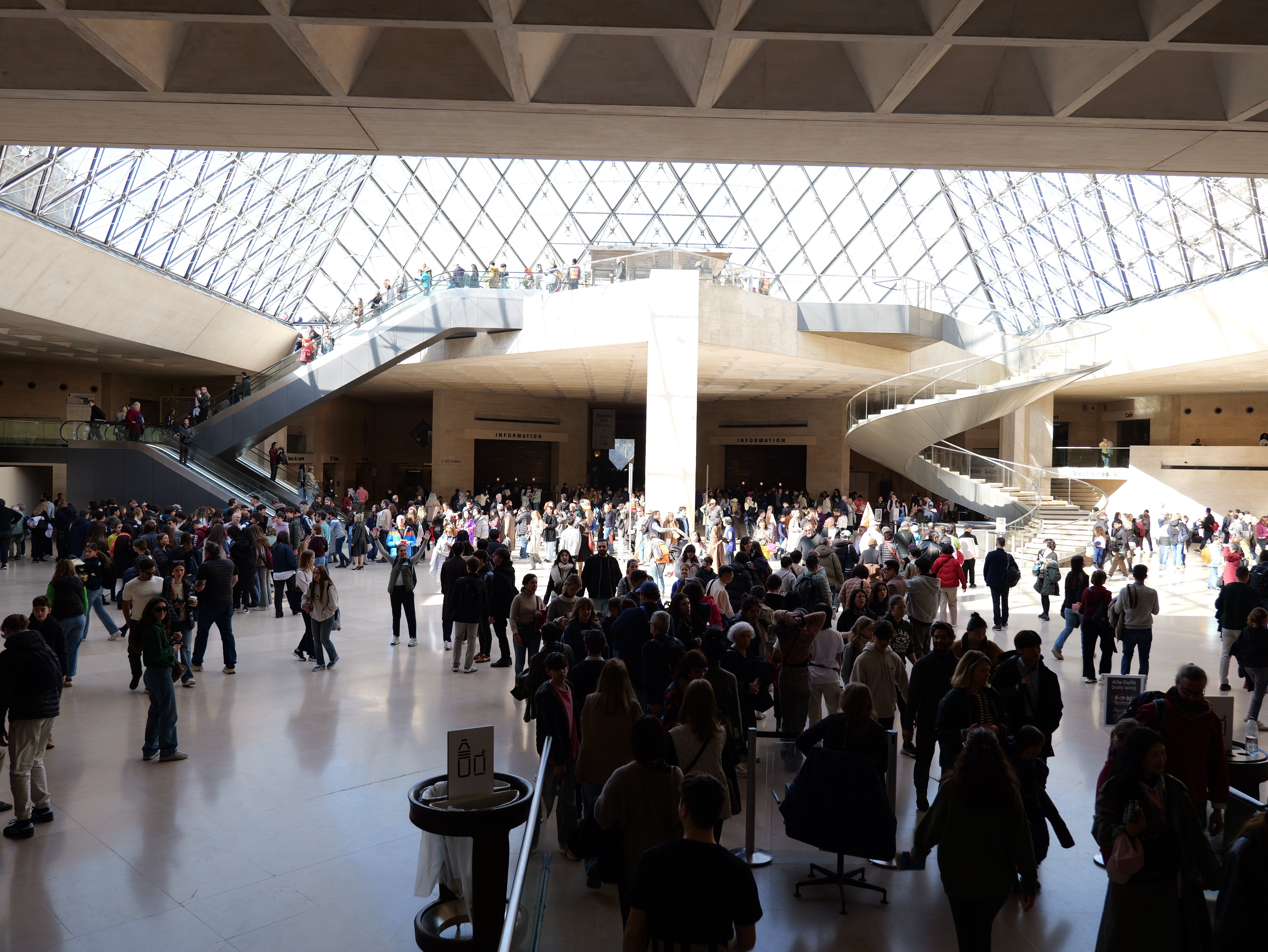 ルーブル美術館 | LUMIX S9｜鈴木ユートピア