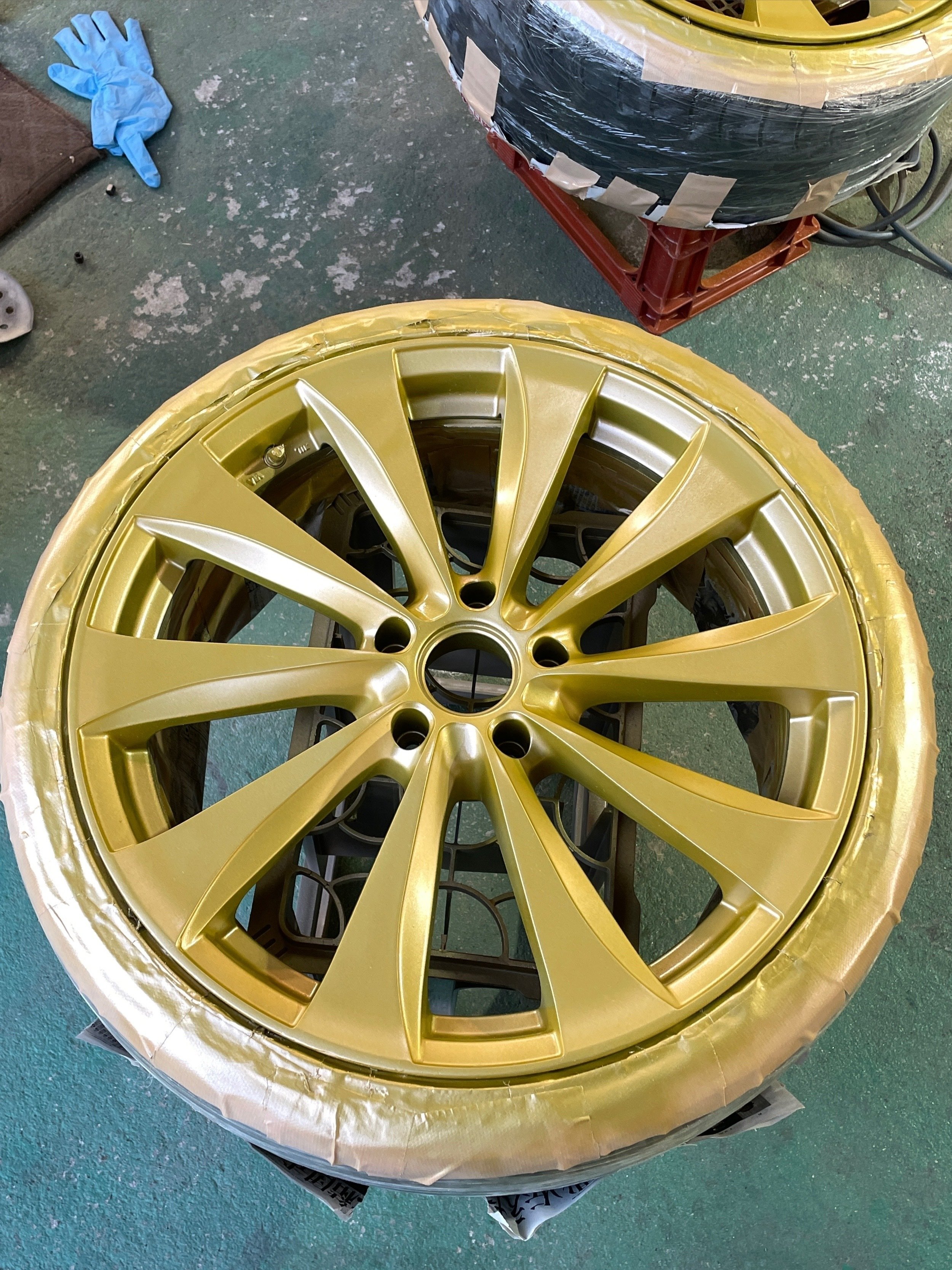 DIYでホイール塗装⭐️缶スプレーとウレタンクリアーです｜レンチと